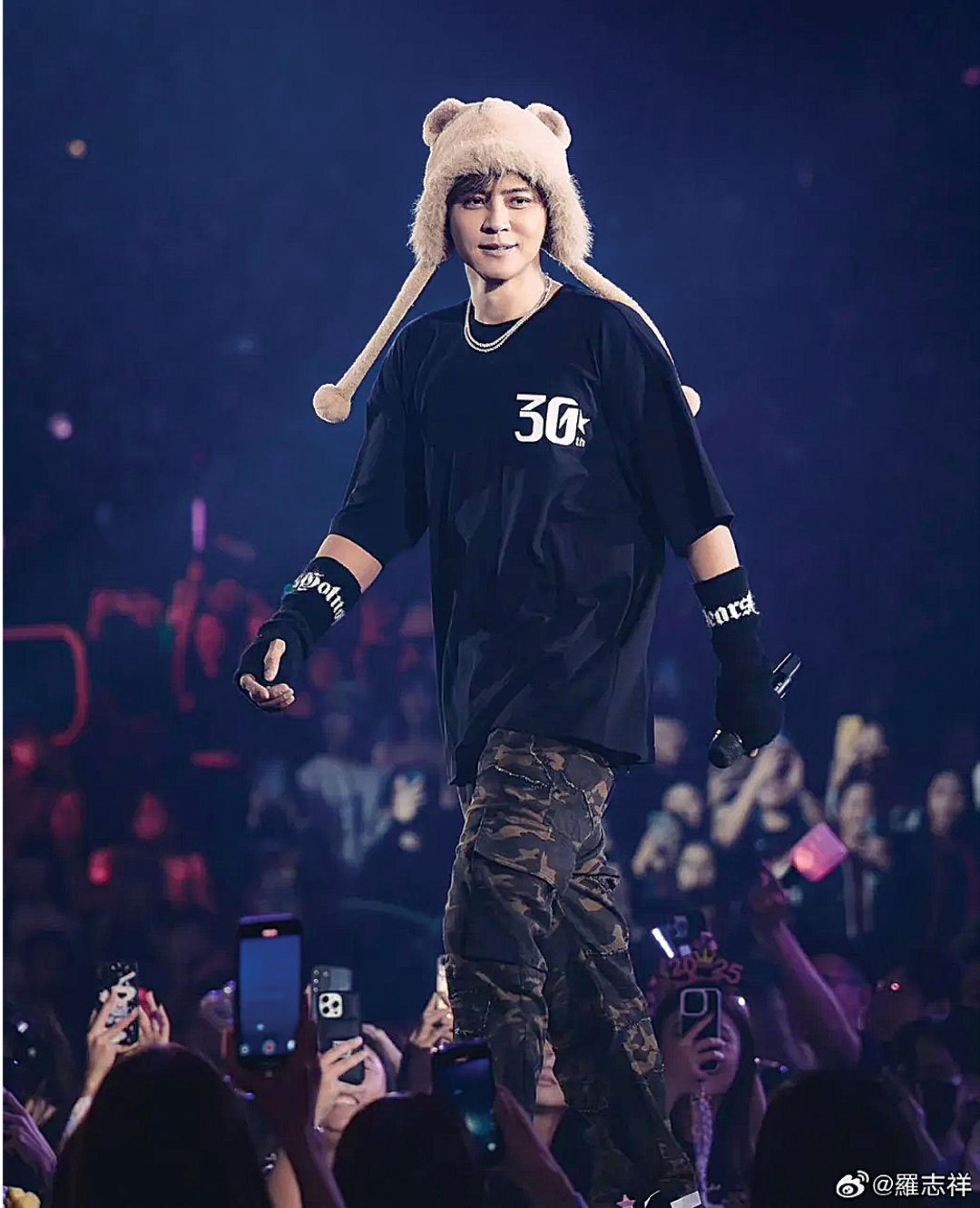 罗志祥近日卖力宣传新书。