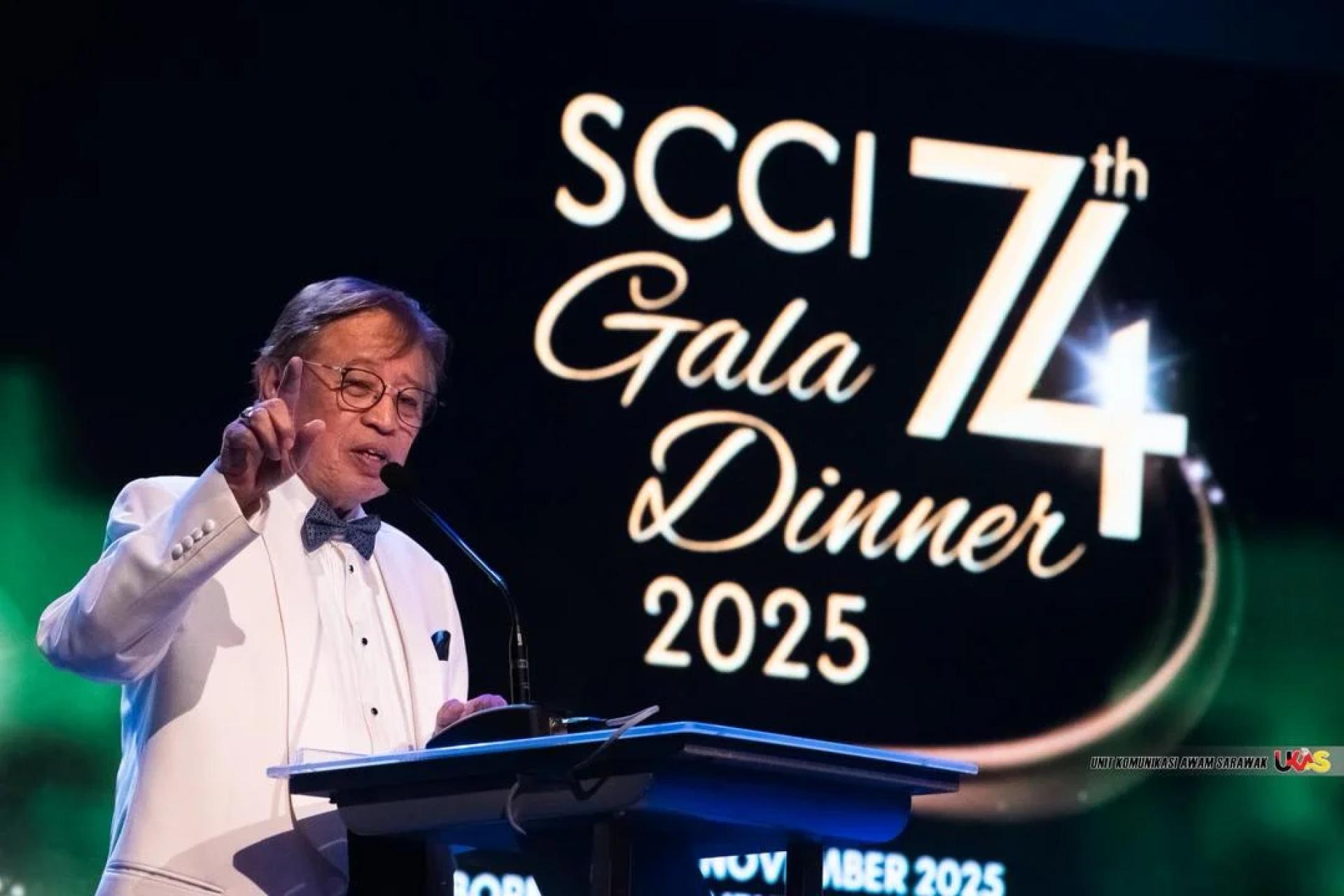 砂总理拿督巴丁宜丹斯里拿督阿邦佐哈里致词时摄。