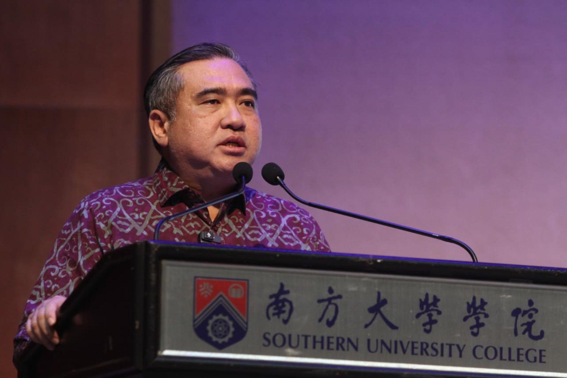 陆兆福：行动党捐献50万令吉给南方大学学院，杨忠礼集团也承诺捐出100万令吉。