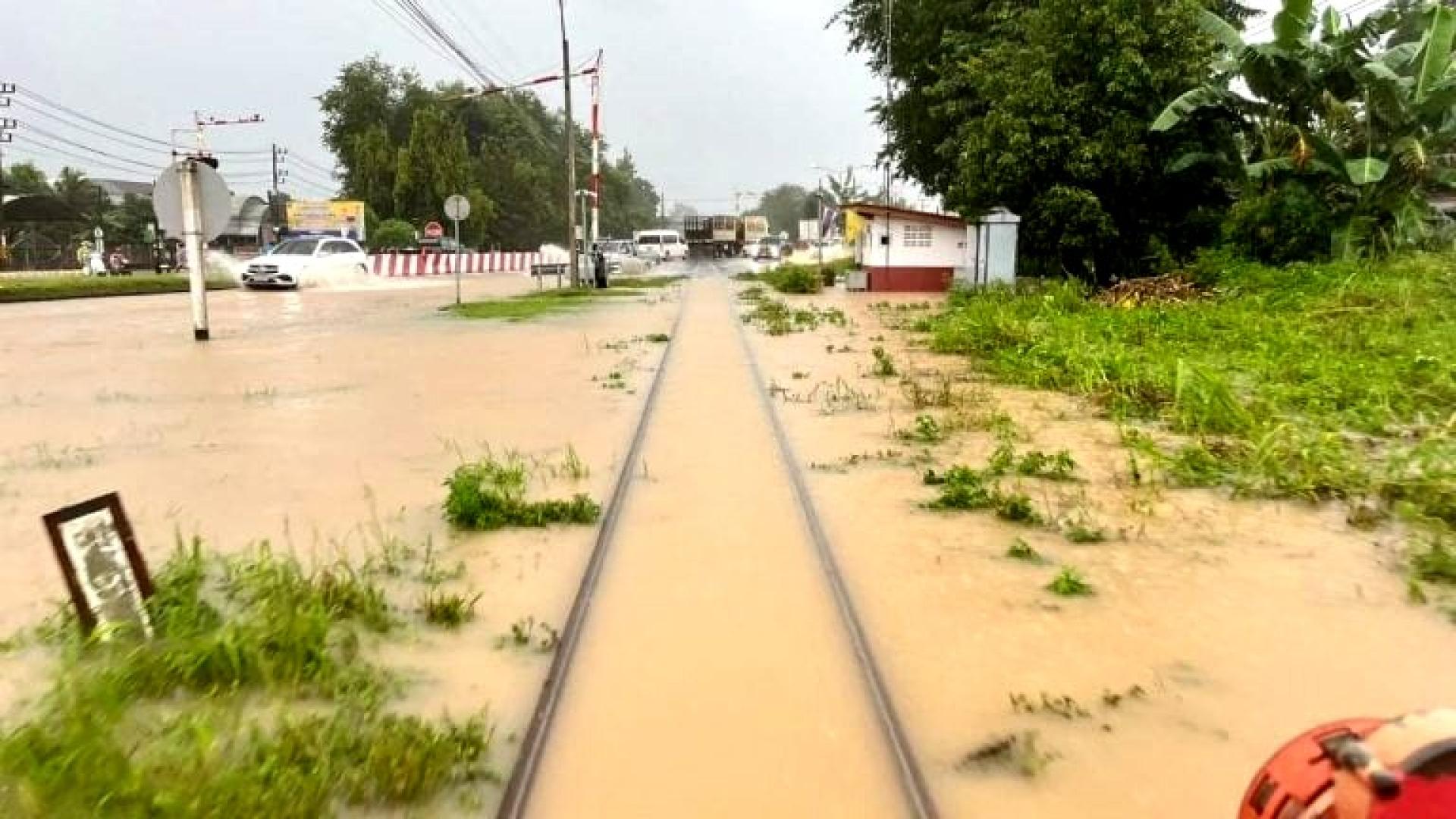 泰国铁路也被水淹。