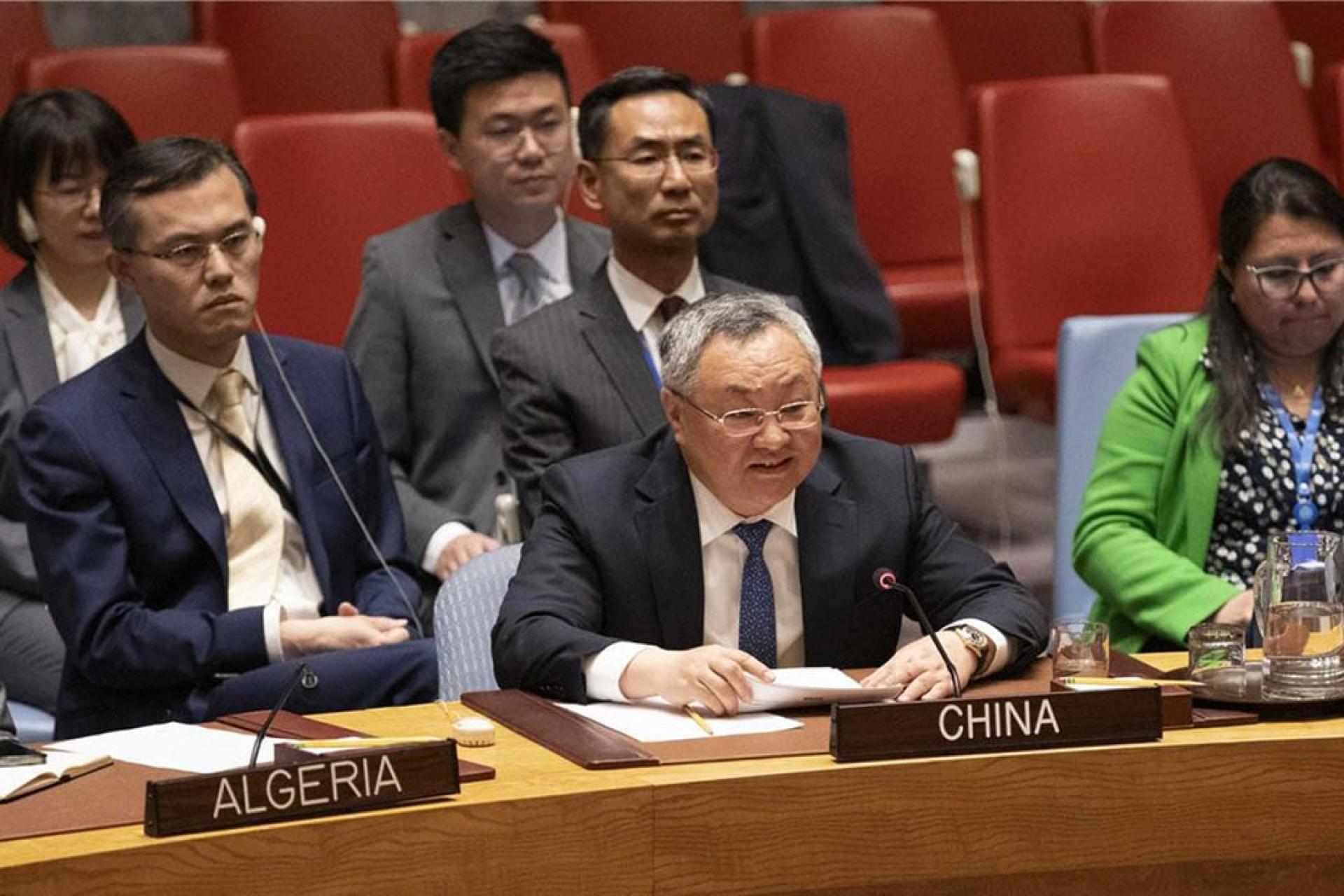 中国常驻联合国代表傅聪（前排中）（档案照）。