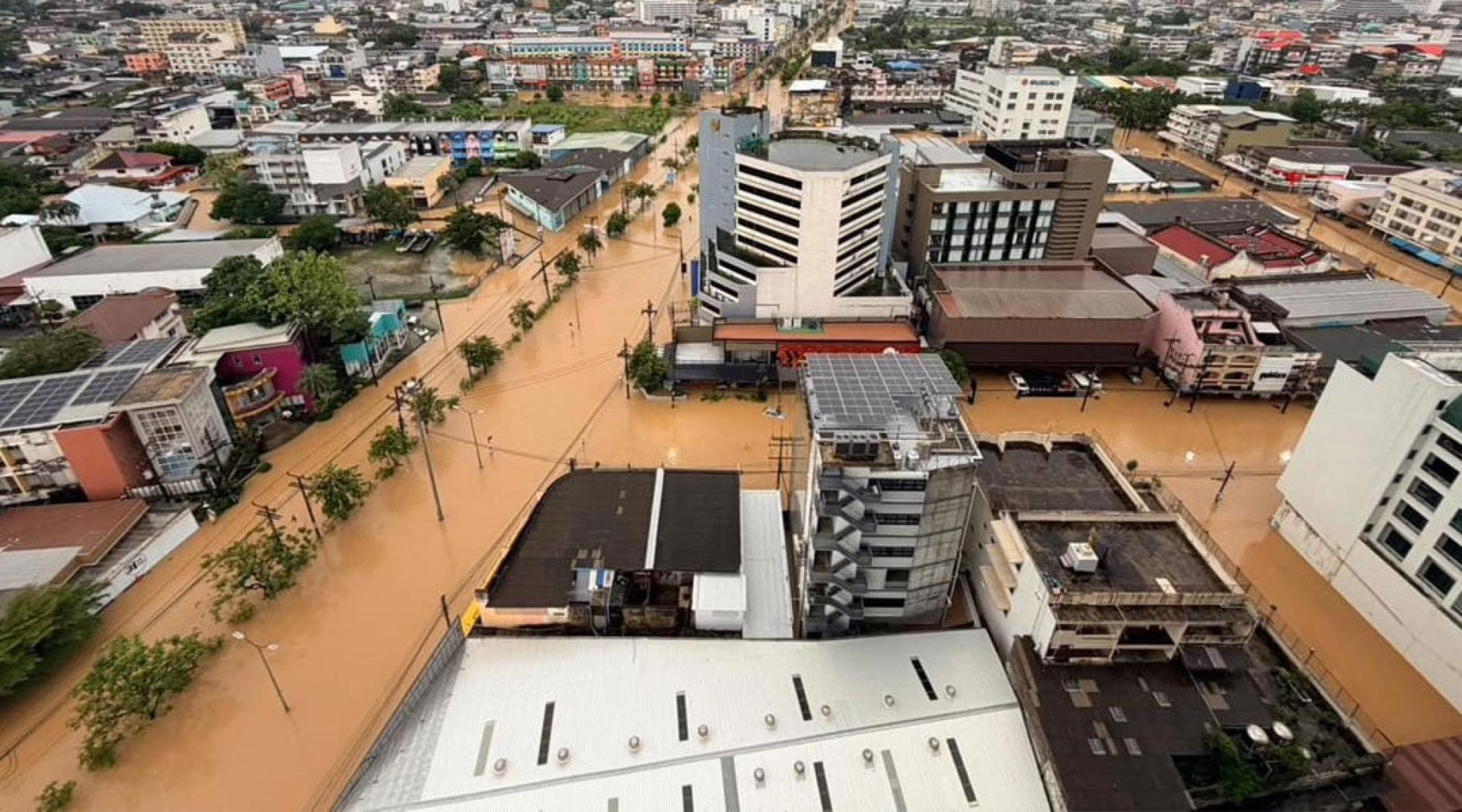 由于灾情持续恶化，宋卡府所有学校均已关闭，全部课程改为线上授课。（取自社交媒体）
