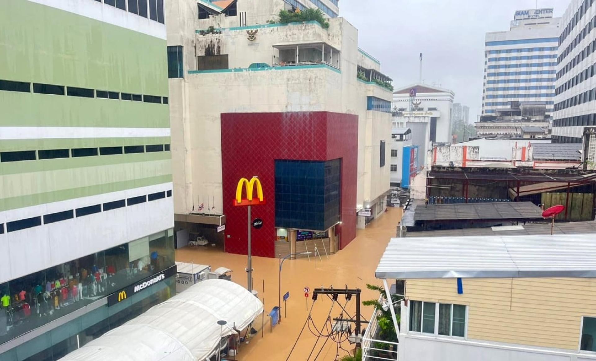 合艾发生严重水灾，连市中心旅游区Lee Garden也沦陷！