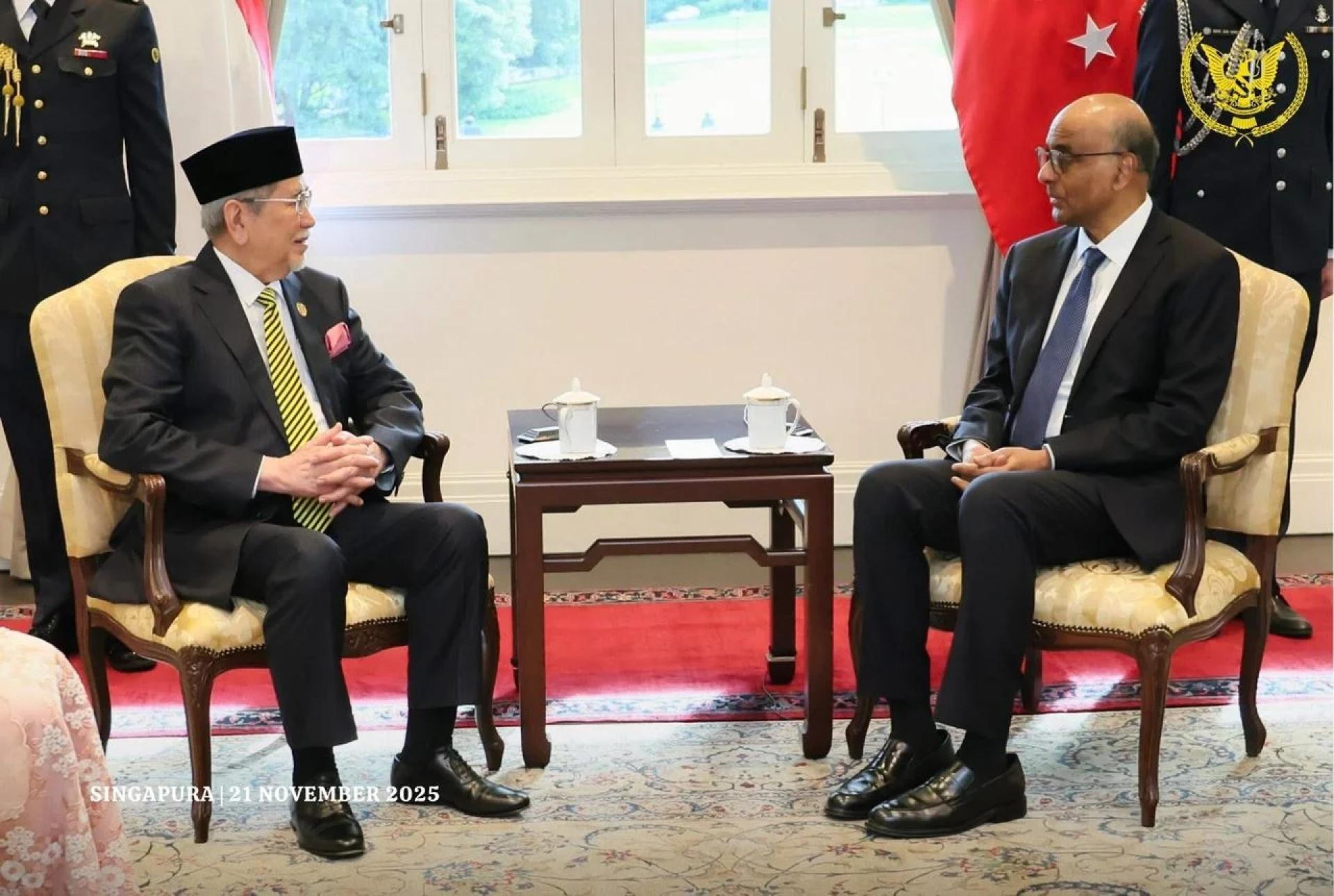 砂州元首敦旺朱乃迪昨日于新加坡总统府礼貌拜会总统达曼沙纳穆加纳丹。