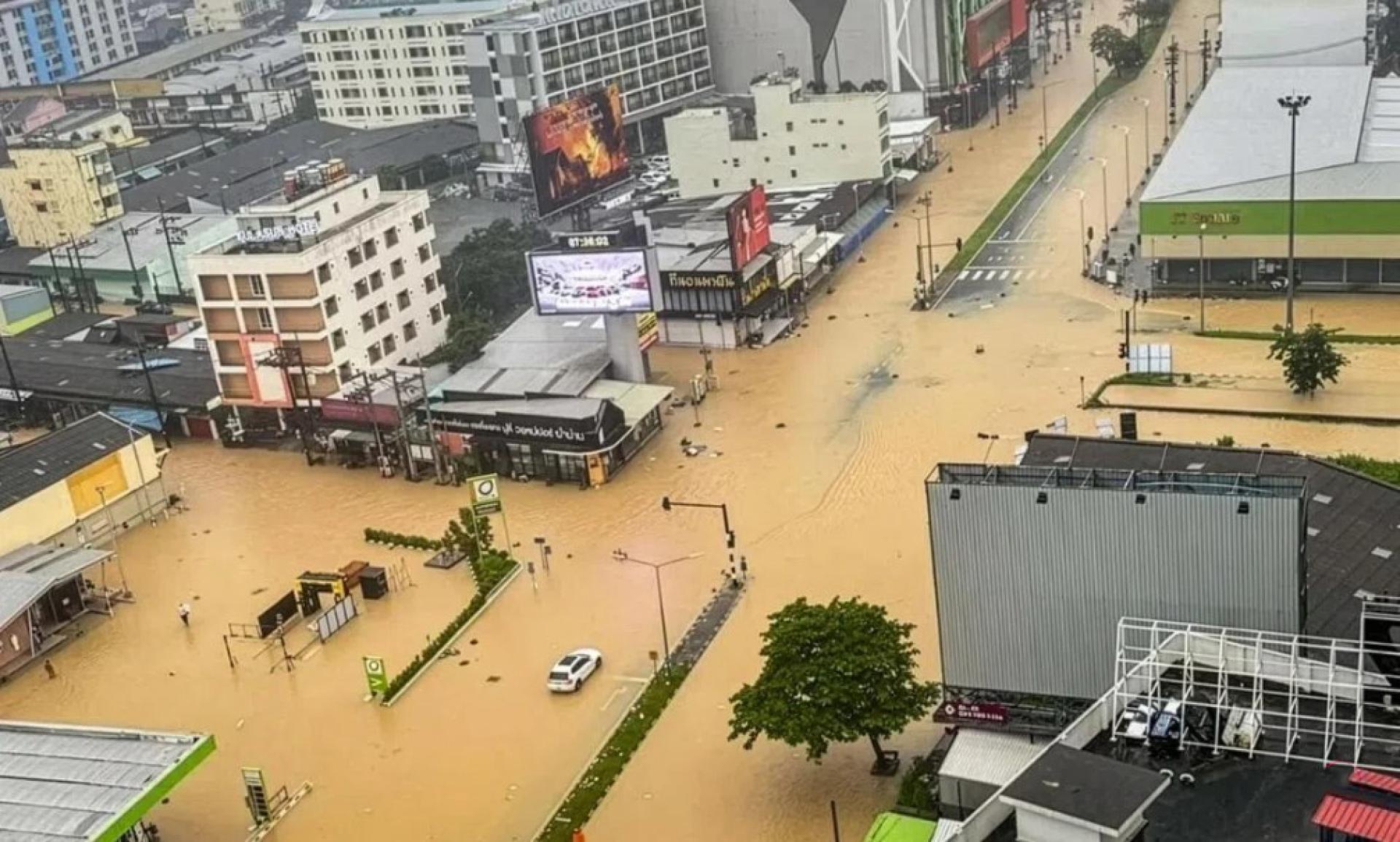 Severe Rainstorm Causes Flooding in Hat Yai, Thailand; Tourists Stranded...  - United Daily News