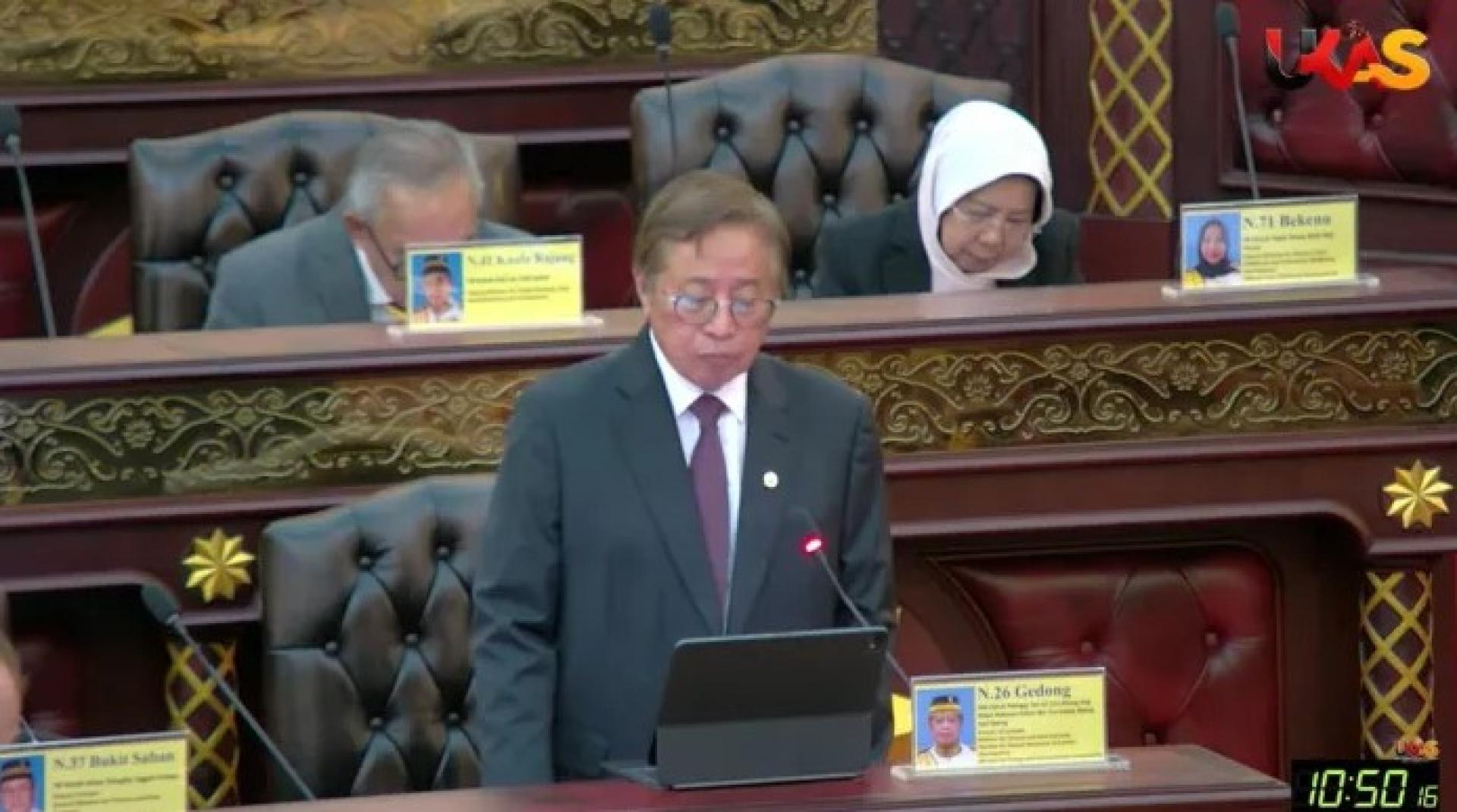 阿邦佐哈里在古晋发表砂拉越2026年度预算演说。