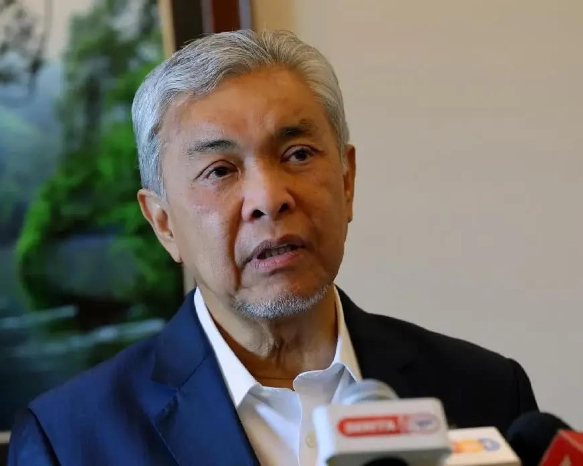 豪雨水灾侵袭，阿末扎希提醒国人一切以安全为上，提高警惕。