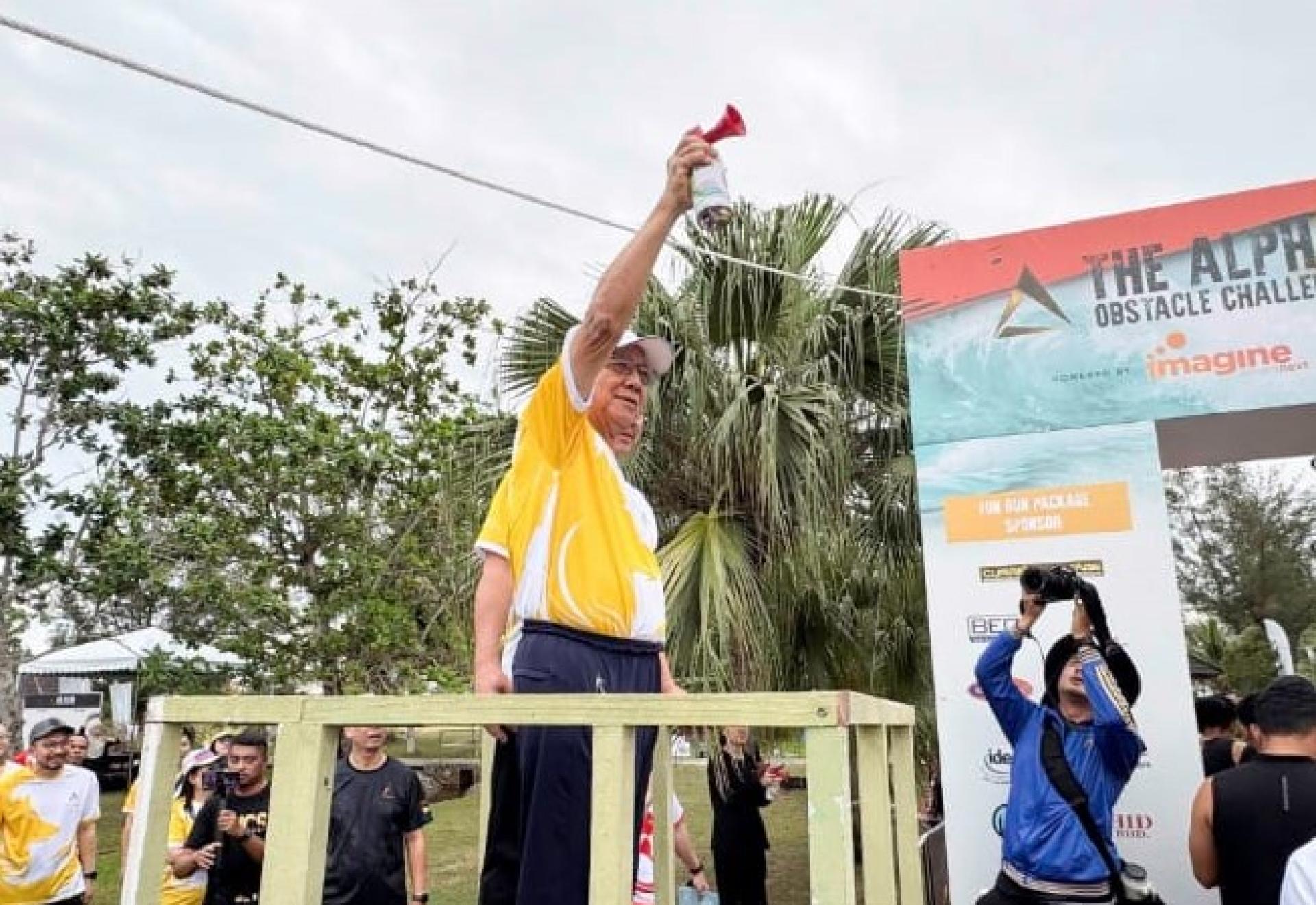 国会议员丕显苏艾主持起跑仪式