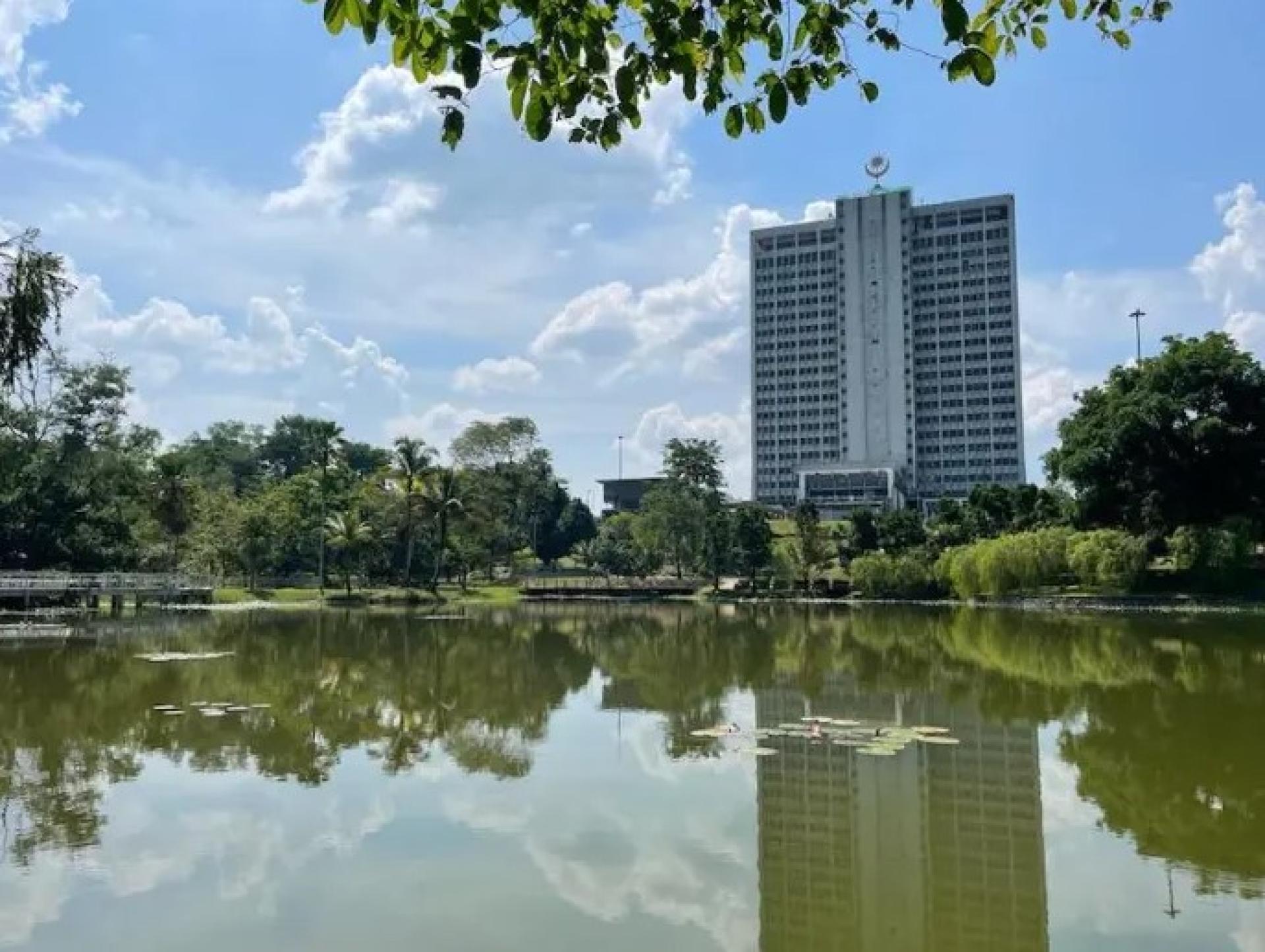 马来西亚国父大厦休闲公园的生态湖。