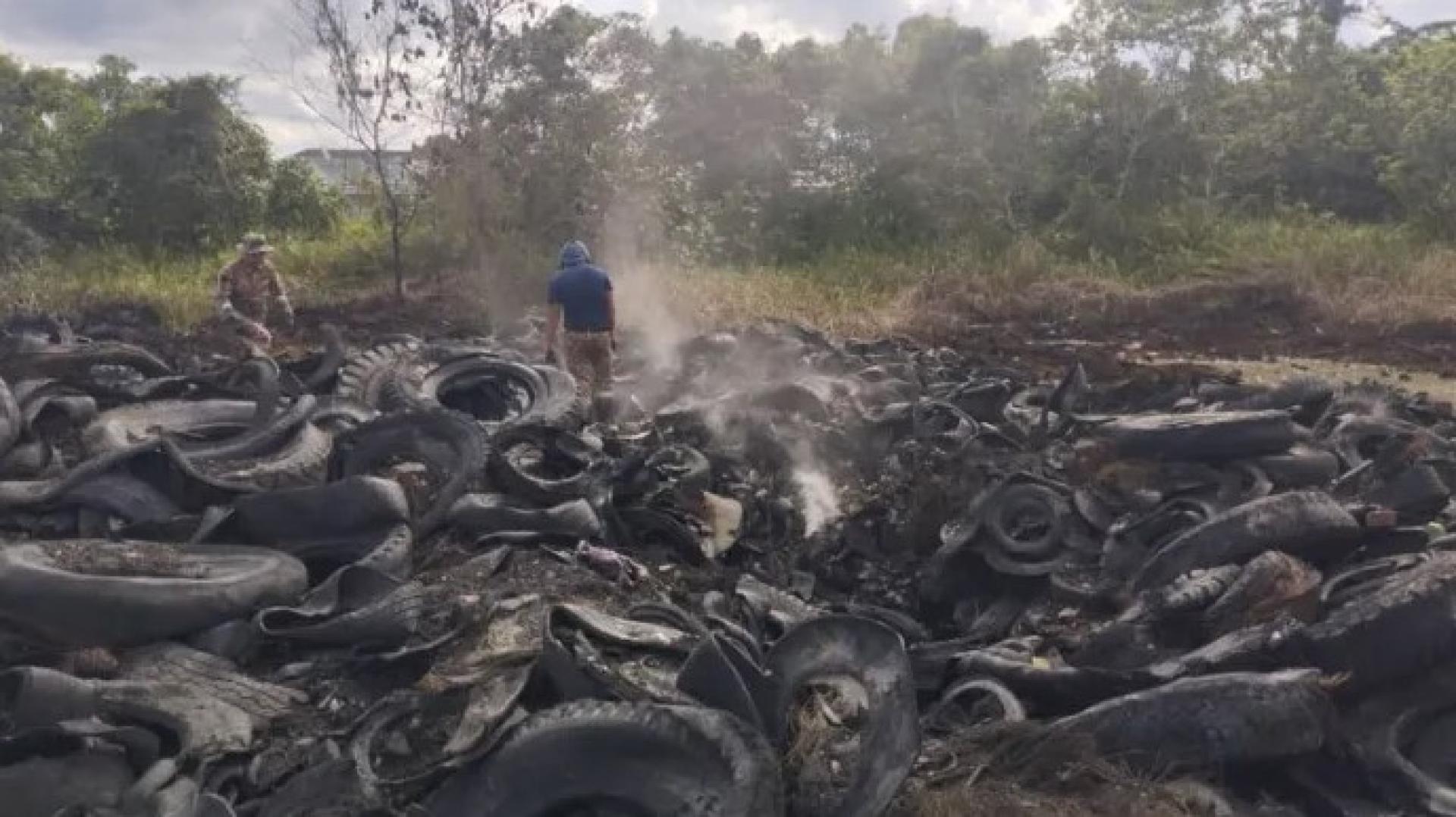 2025年11月24日，古晋九哩Lorong Green Wood的轮胎厂及仓库。