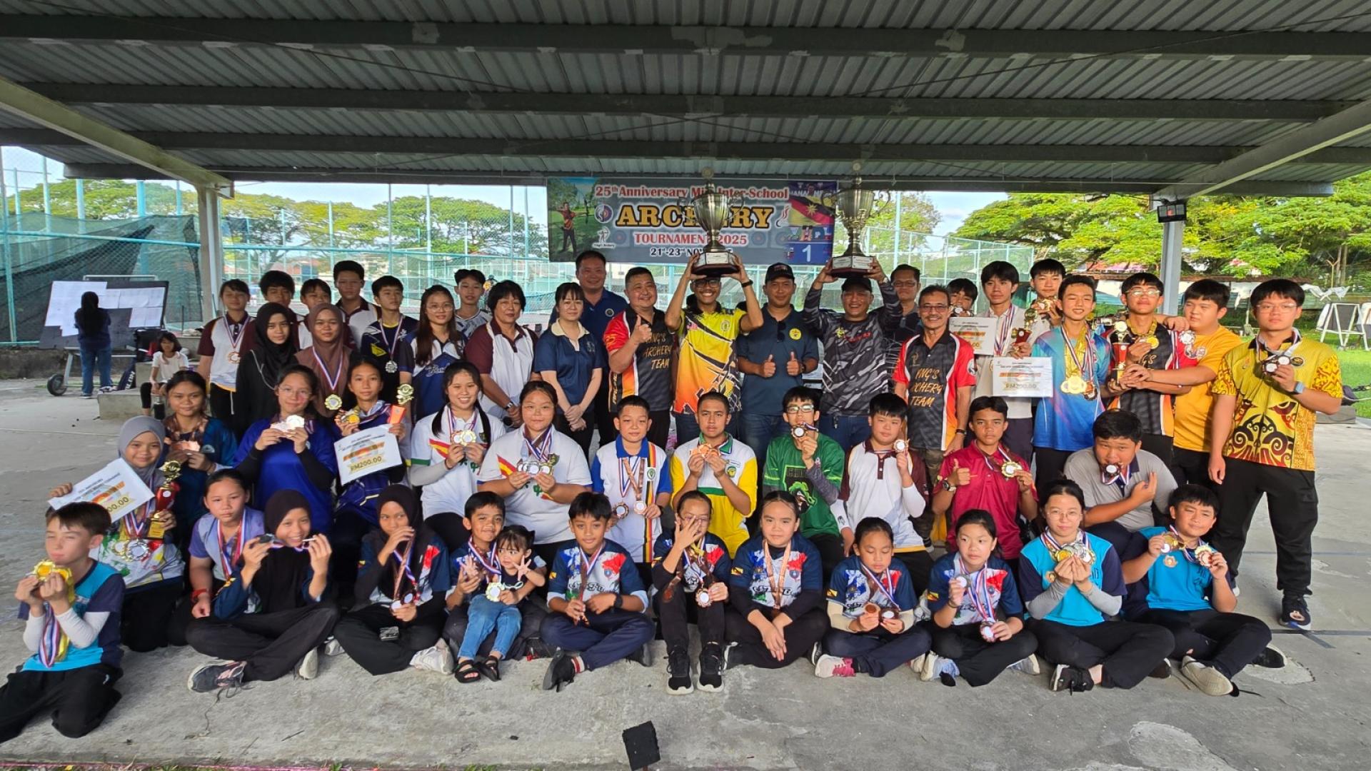 为期三天的美里校际射箭赛圆满落幕，美里中华中学与彬当国小凭最高积分夺得中学组与小学组总冠军。