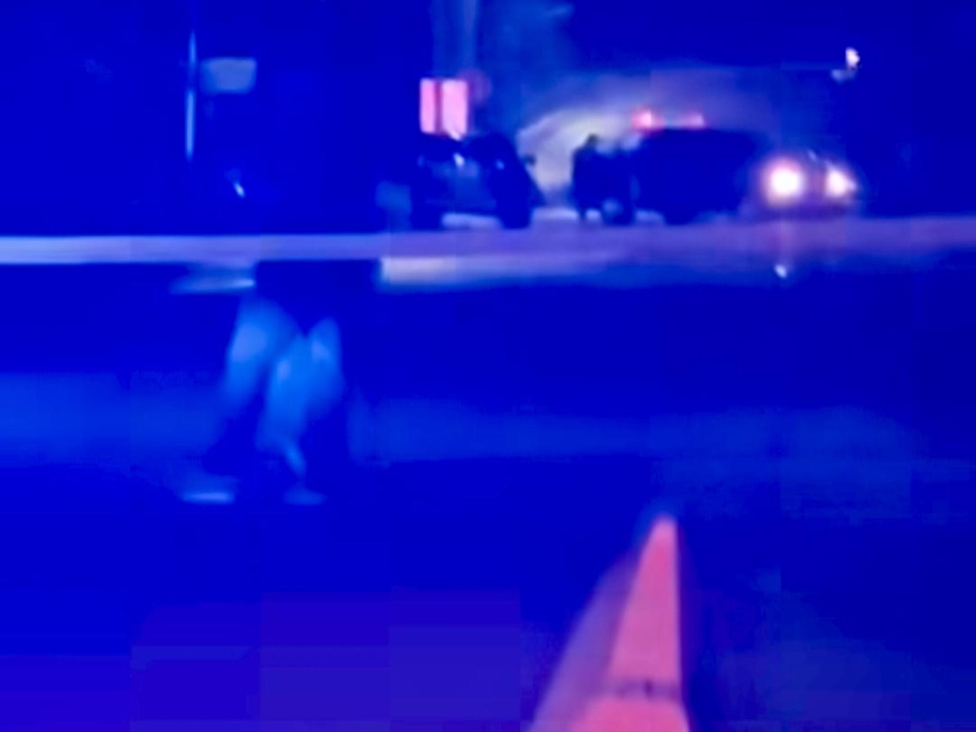 警方封锁现场查案。（网络视频截图）