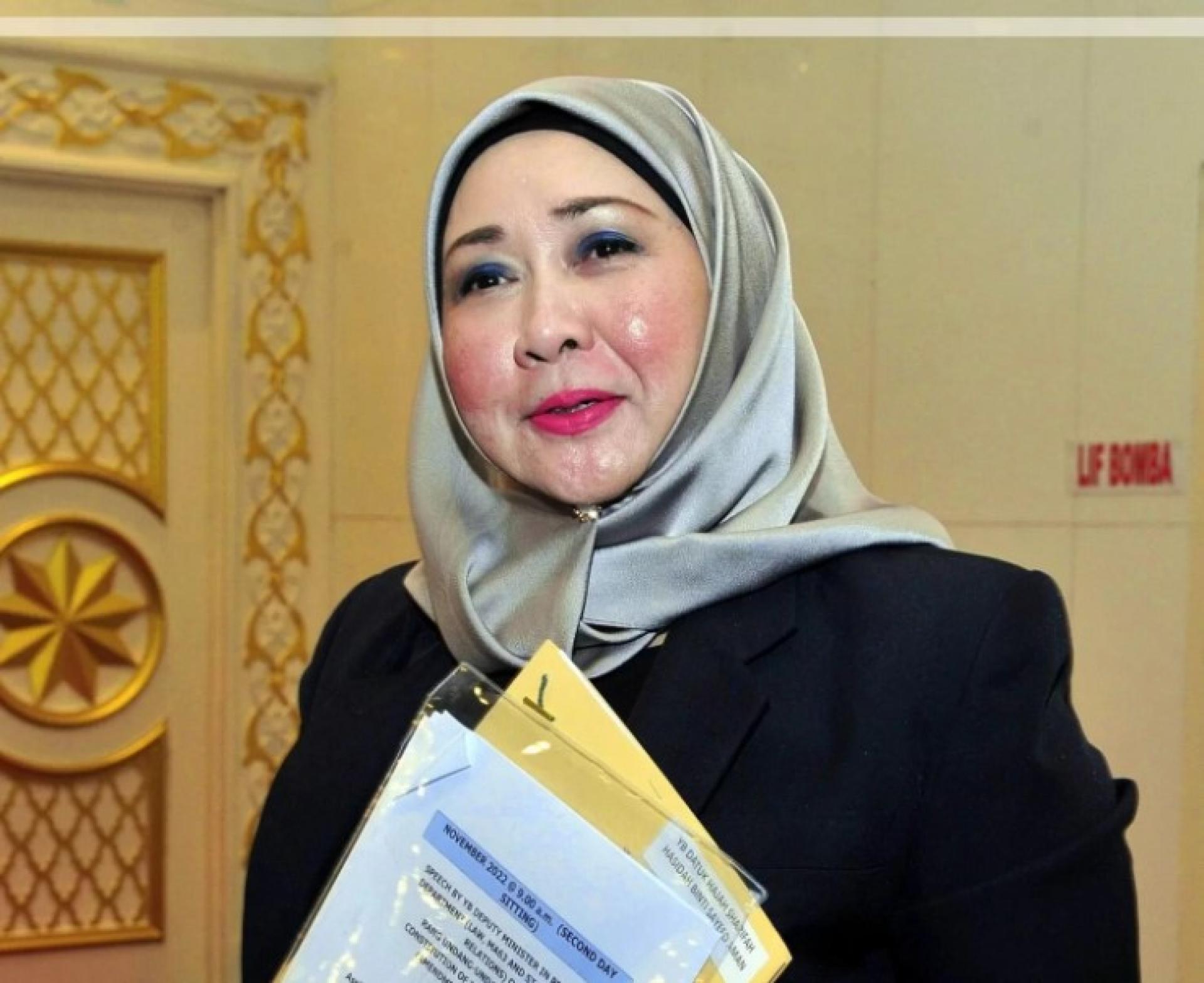 拿督谢里法哈希达。