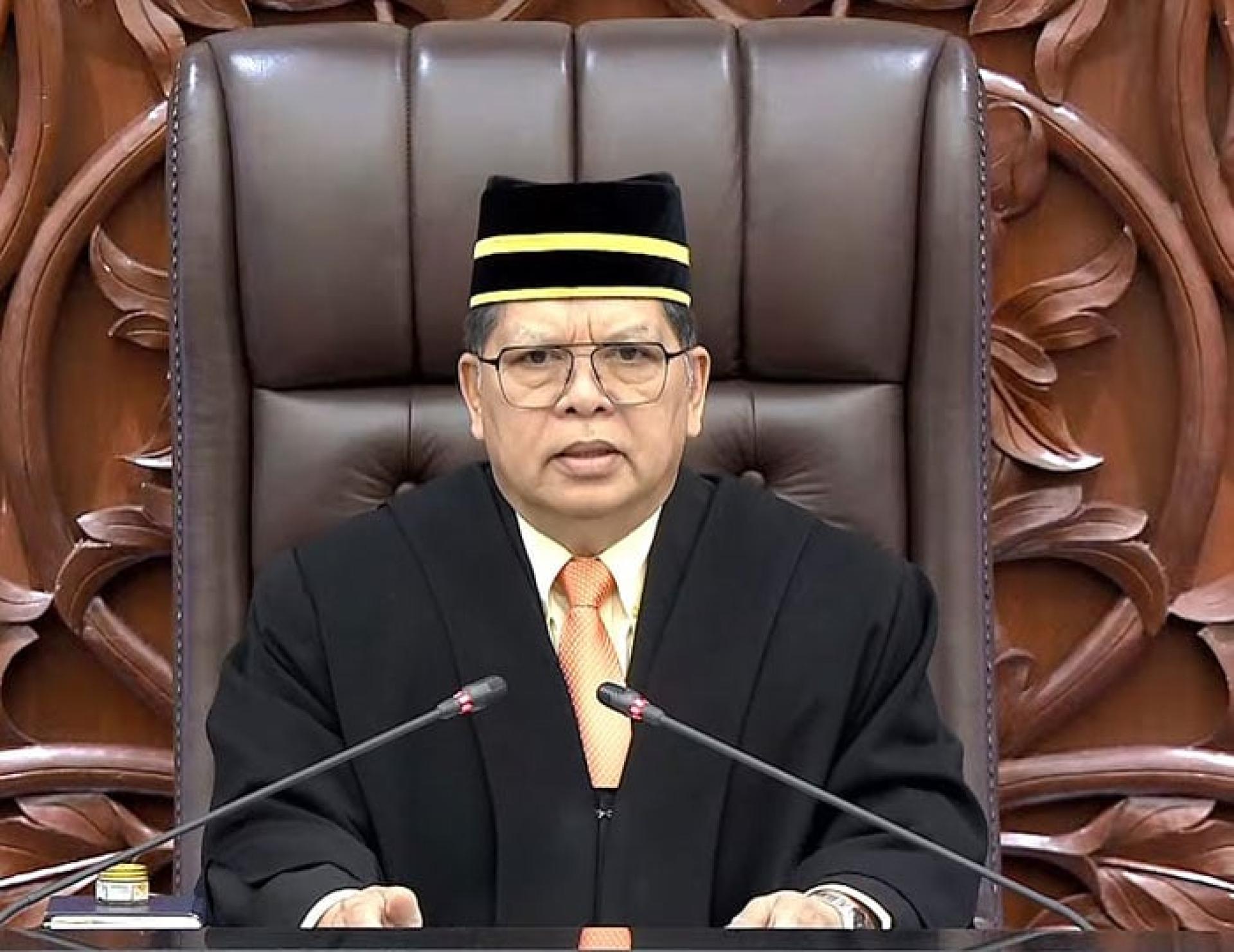 佐哈里表示，13项法令获御准后已完成立法程序。