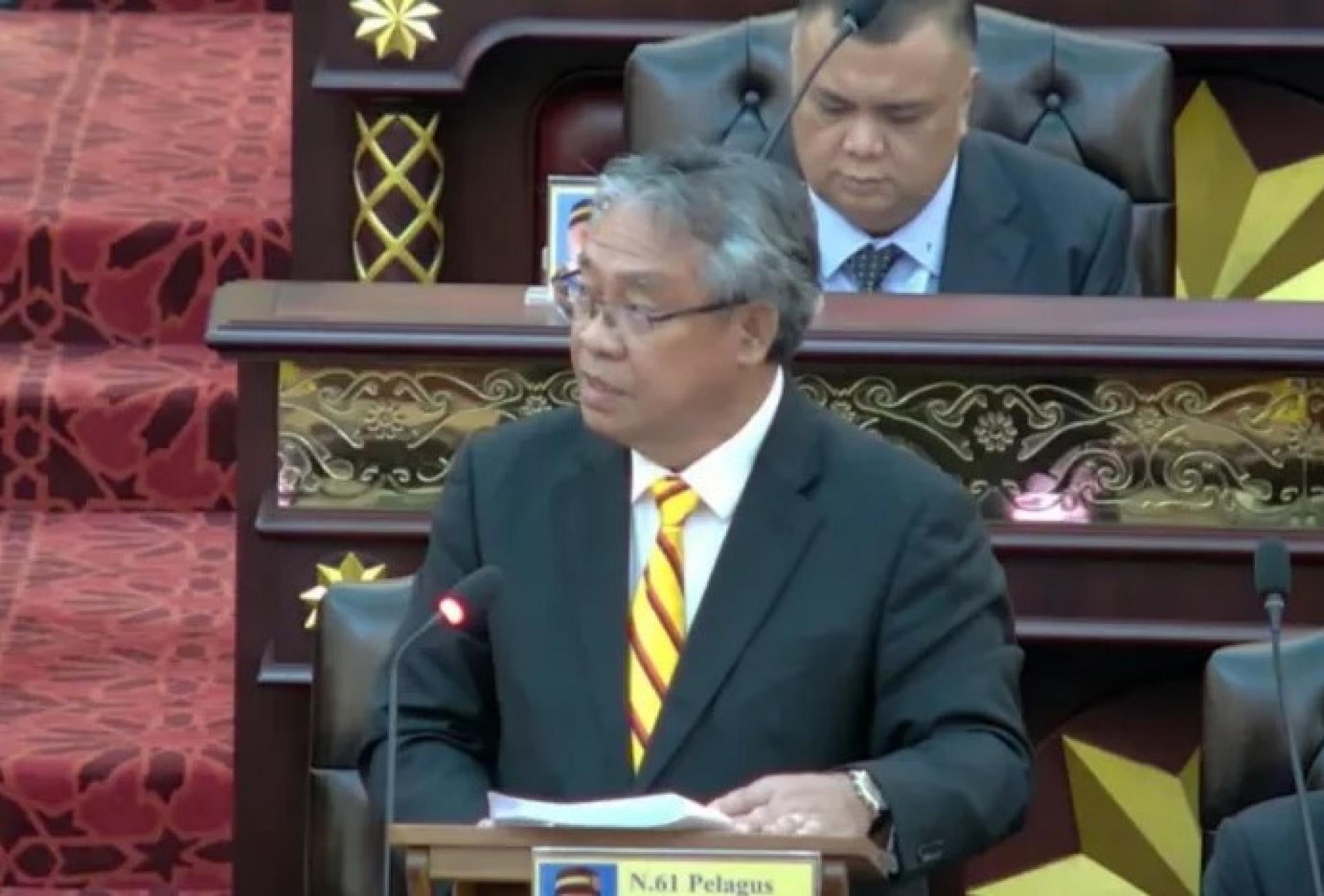 柏拉固区议员威尔逊纳邦。