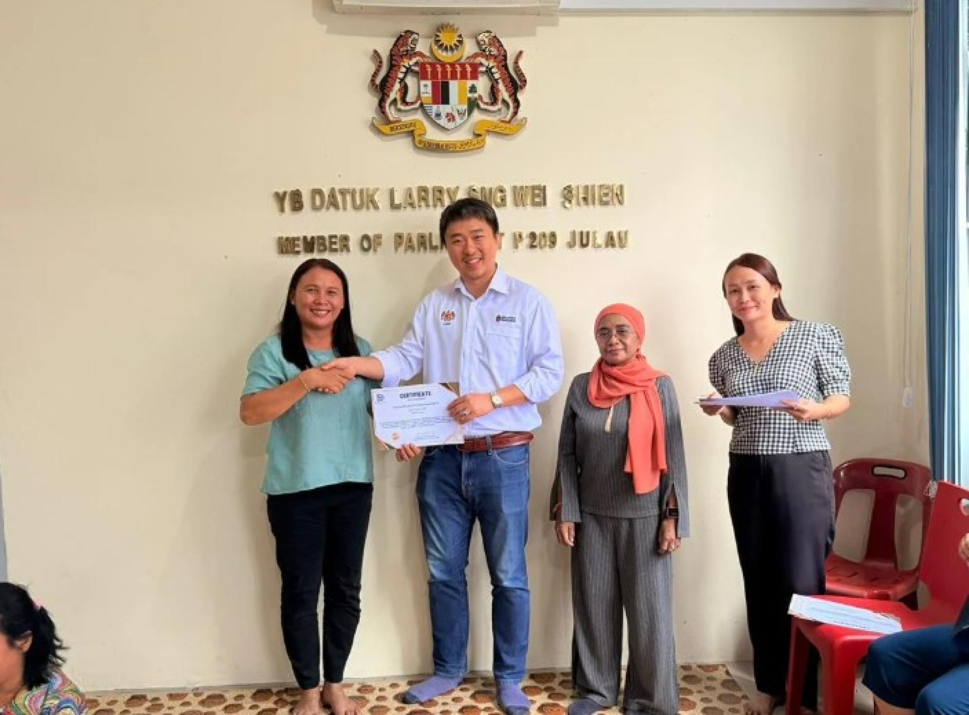 孙伟瑄：这项为期三天的课程培训她们制作能够带来收益的手袋，尤其在扩大这一手工项目后，有助提升家庭经济水平。