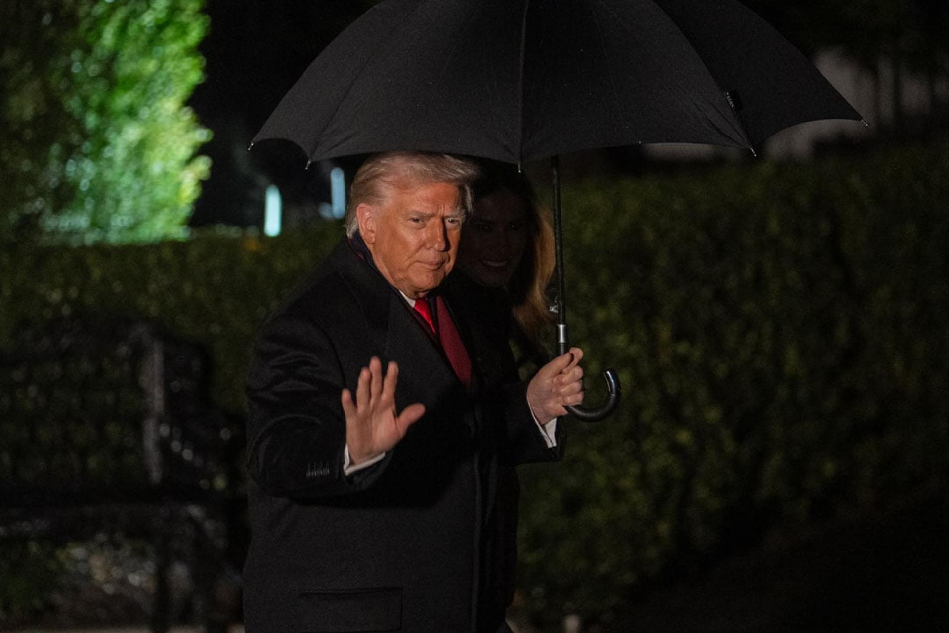 特朗普期待尽快与俄乌两国元首会晤。（图：新华社）