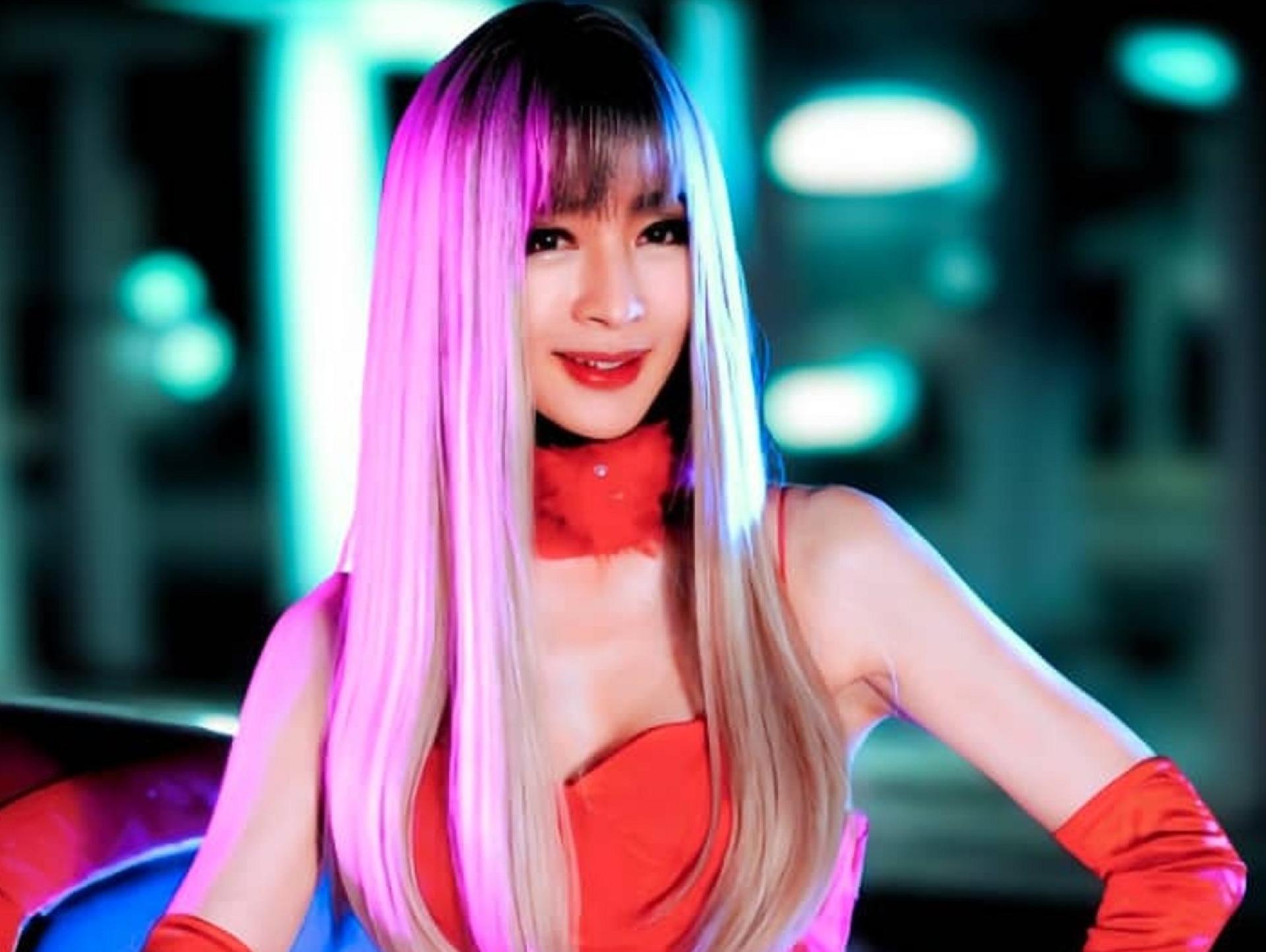 自从展开全球性媒体宣传之旅，JessC钟洁希在短短半年内完成了一次又一次的个人创举。