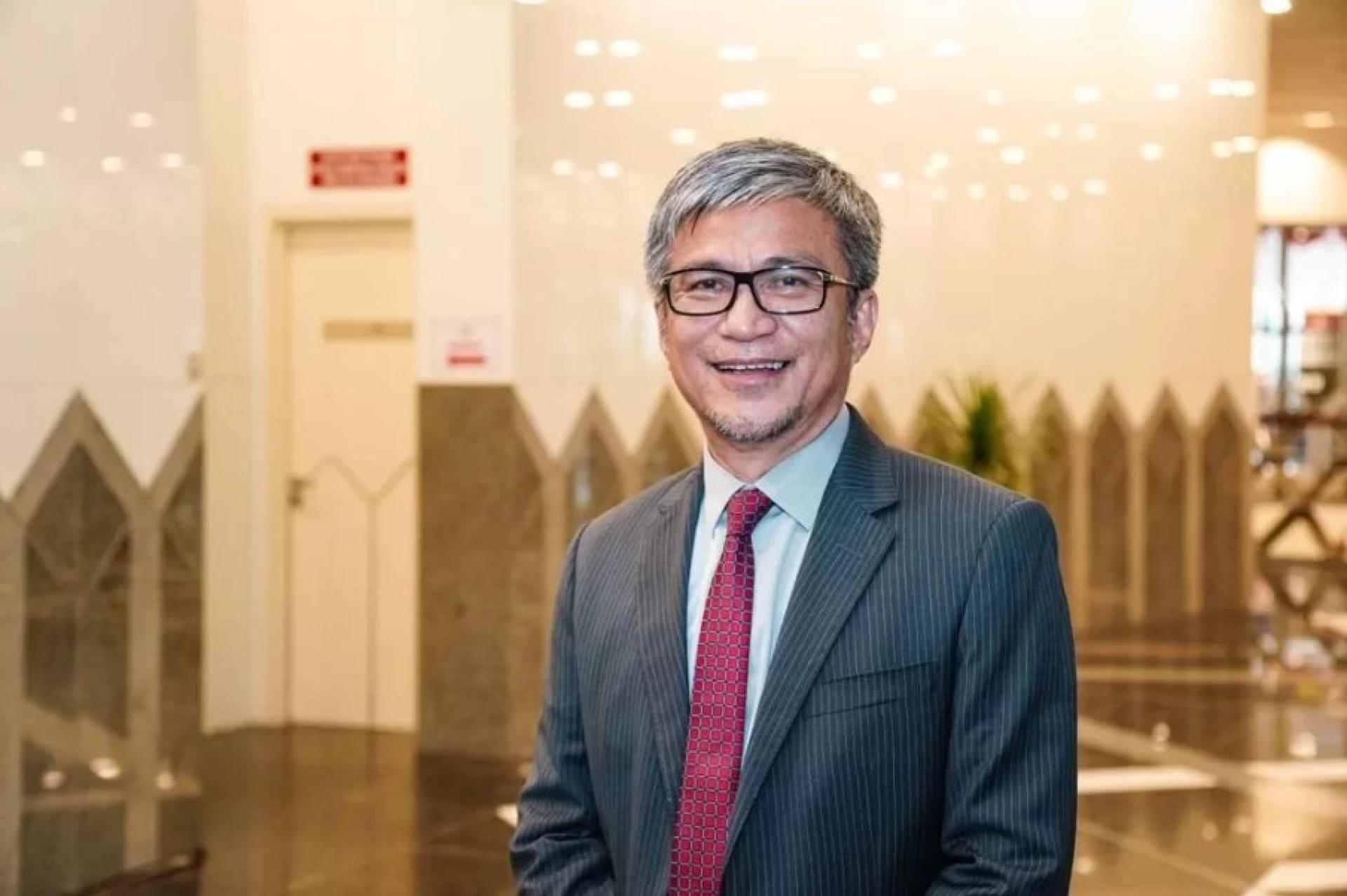 拿督安华拉拜。