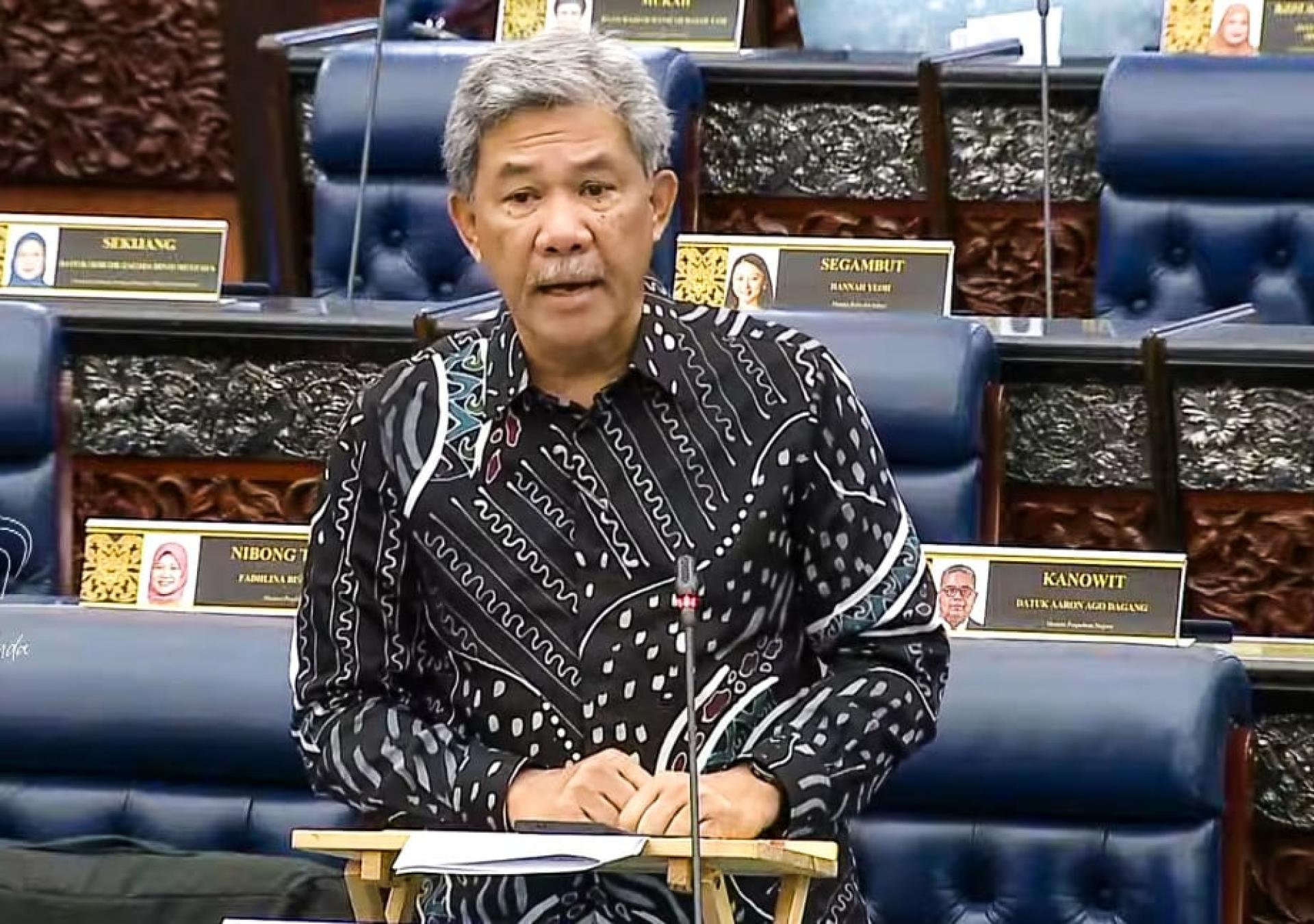 末哈山表示，当洪水切断道路、船只通行也风险过高时，大马救援人员采取了非常手段——使用货运集装箱来撤离受困公民，但若因此引起民怨，他就此说声抱歉。