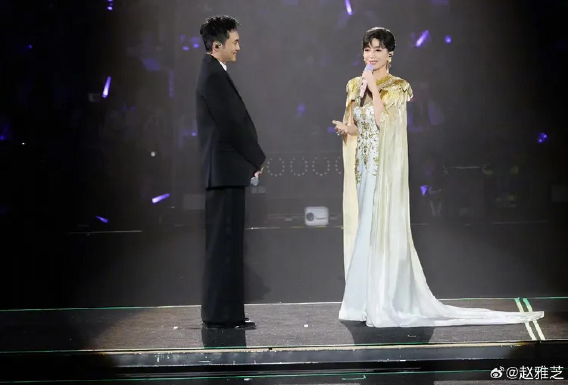 赵雅芝（右）近期举办出道50周年纪念派对，张智霖特别站台。