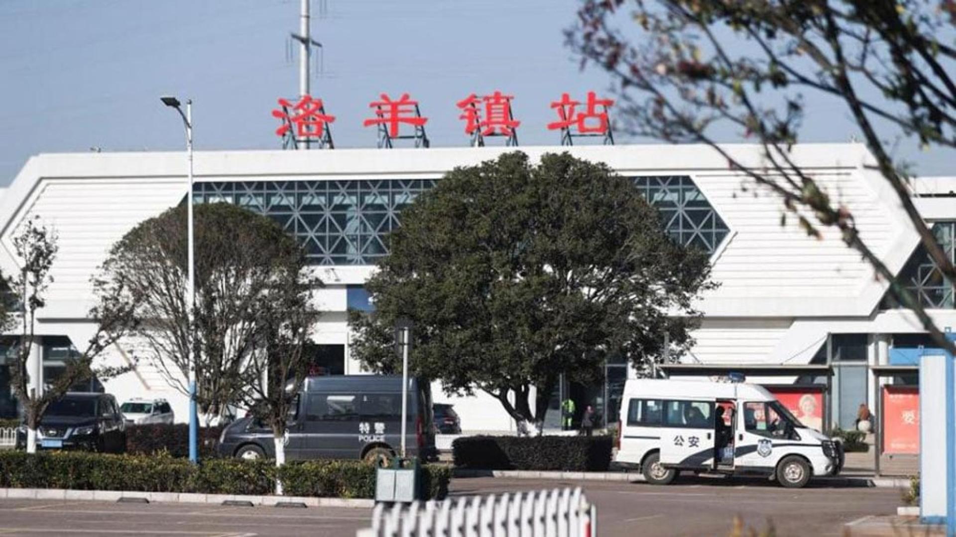 昆明洛羊镇站。