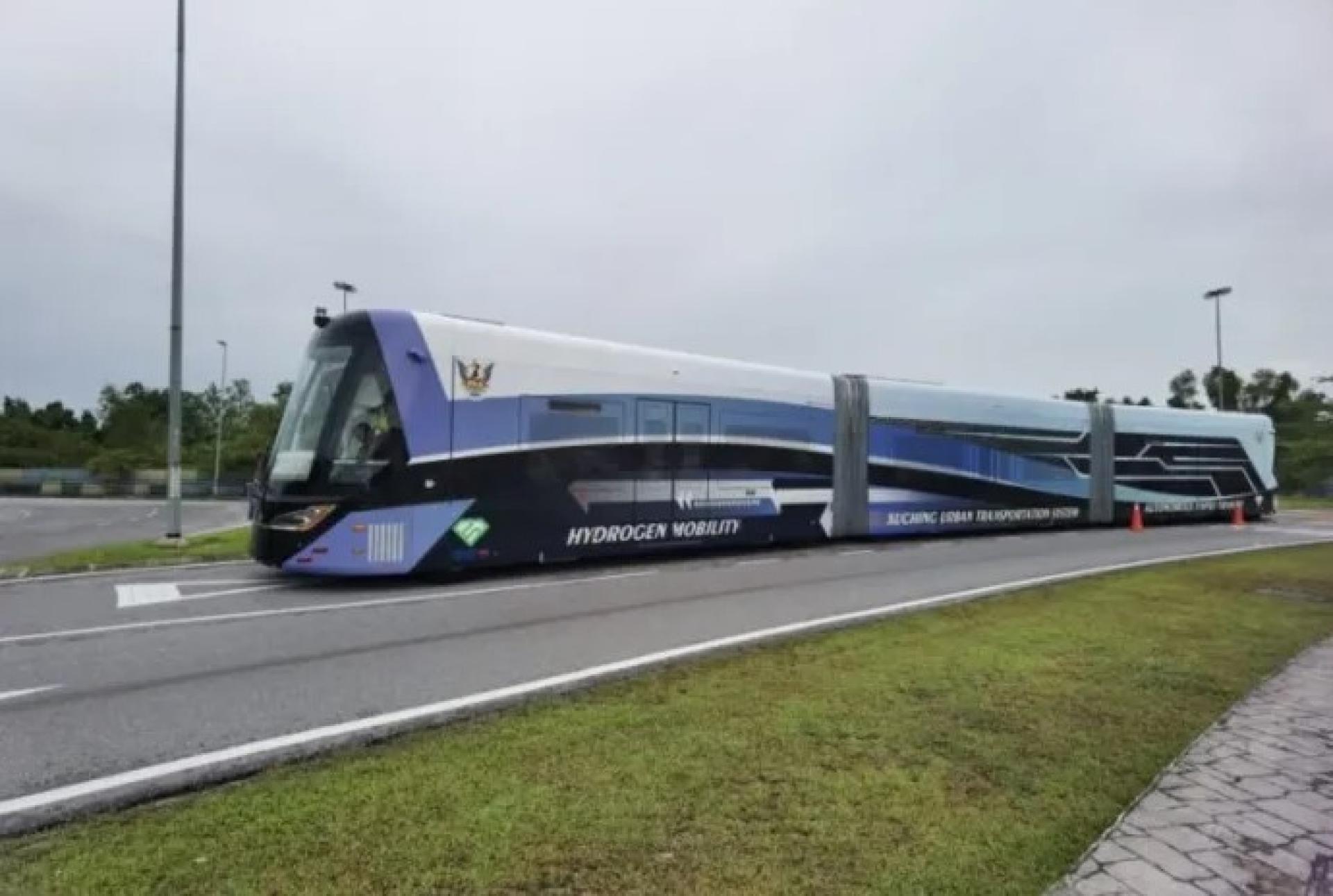 ART原型车辆在BCCK环岛进行开创性工程试跑时行经弯道的情形。