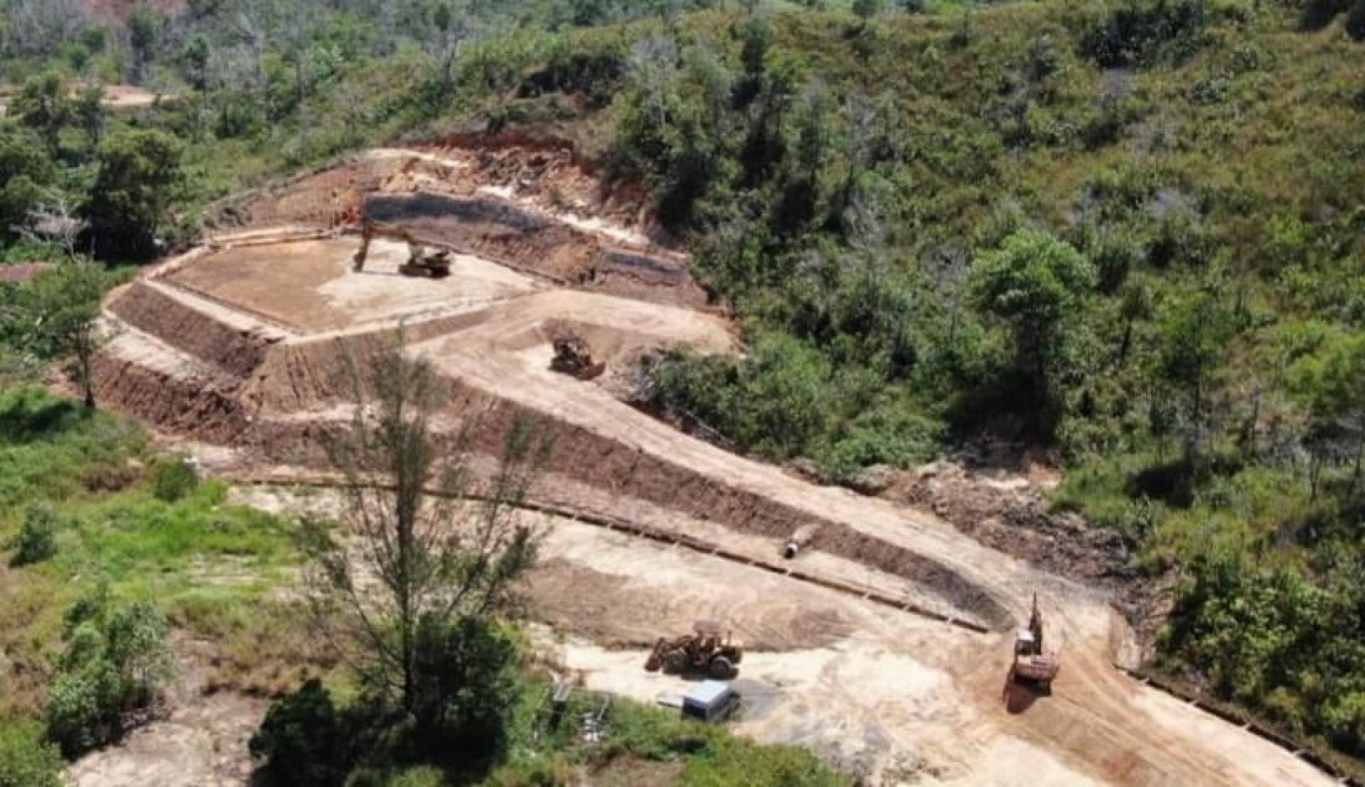 该会理事黄守汉航拍火化场平整后之鸟瞰图。