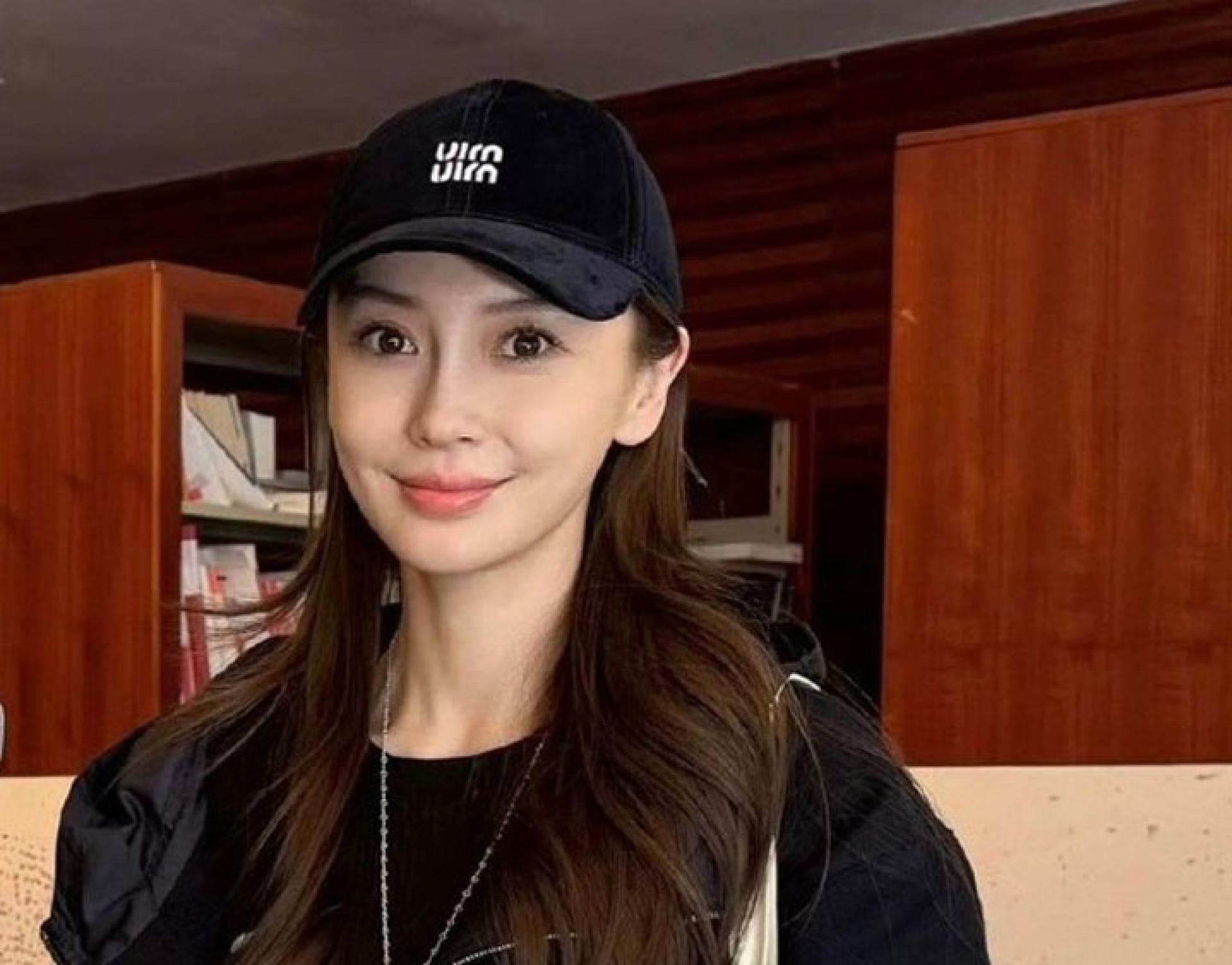 Angelababy日前到深圳参加艺人训练班。