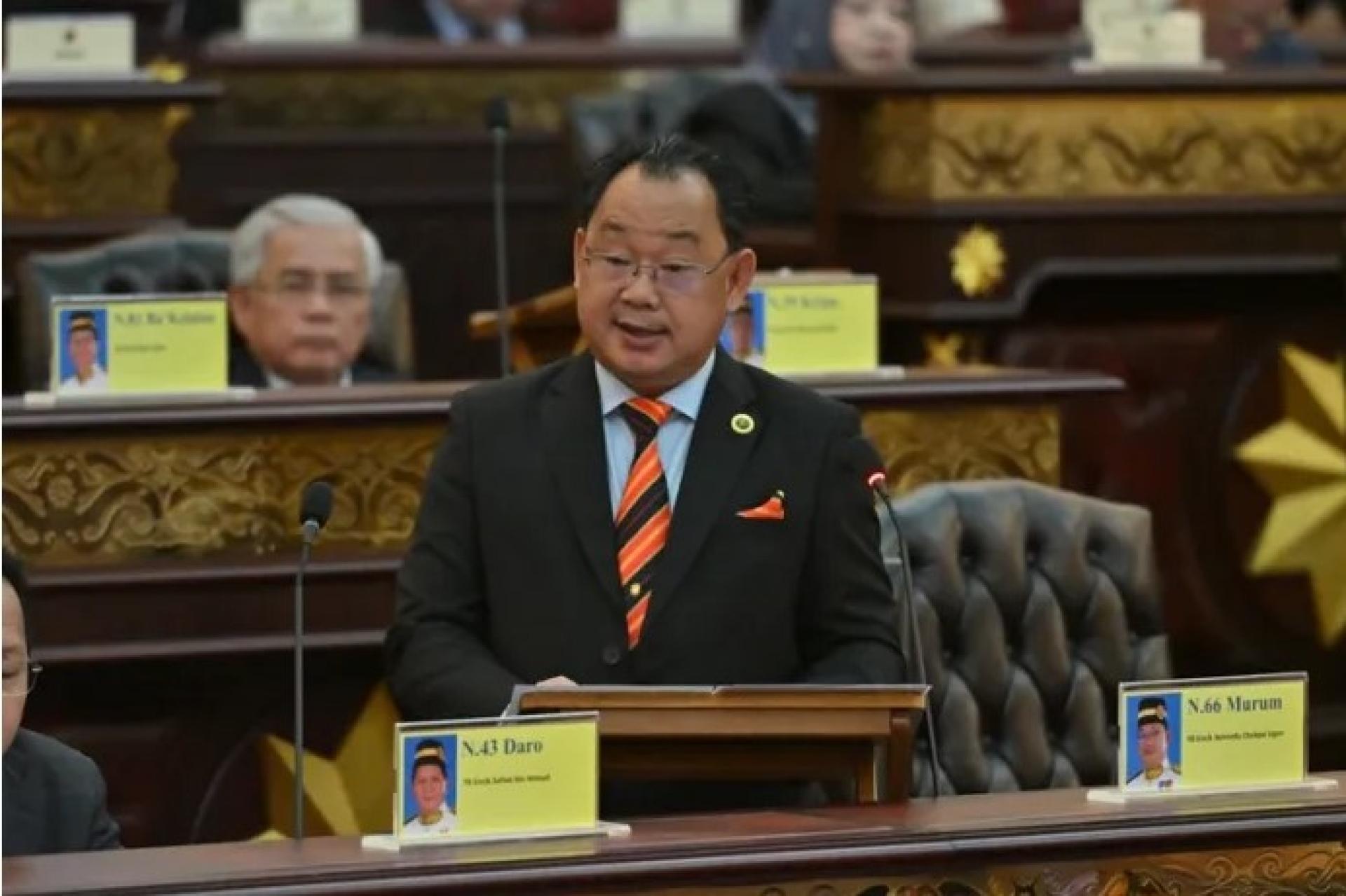 肯尼迪于2025年11月28日在砂立法议会参与《2026年砂拉越财政预算案》辩论。