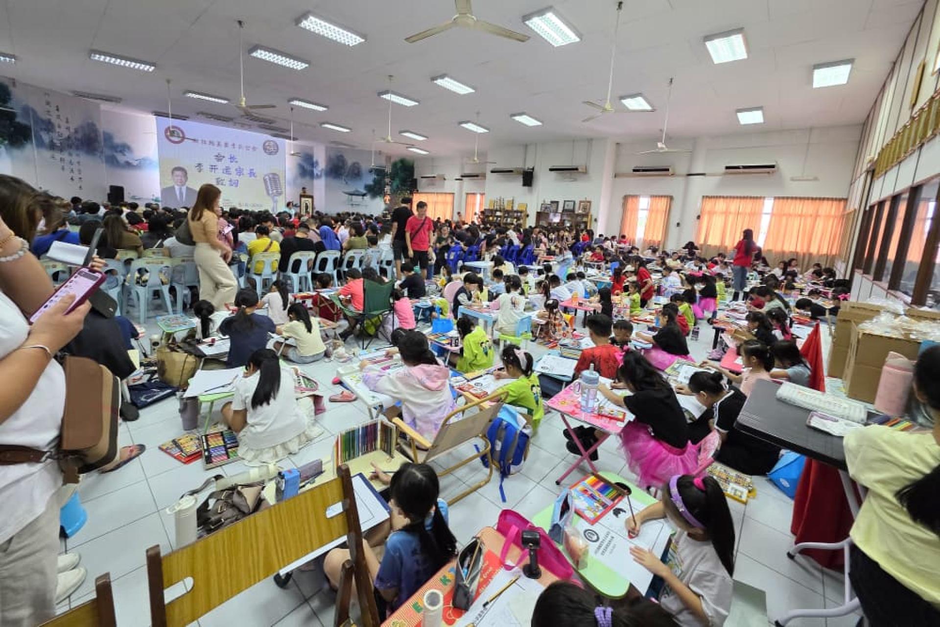 砂拉越美里李氏公会成功举办“世界百家姓填色比赛” ，230名学生参与迎银禧庆典。