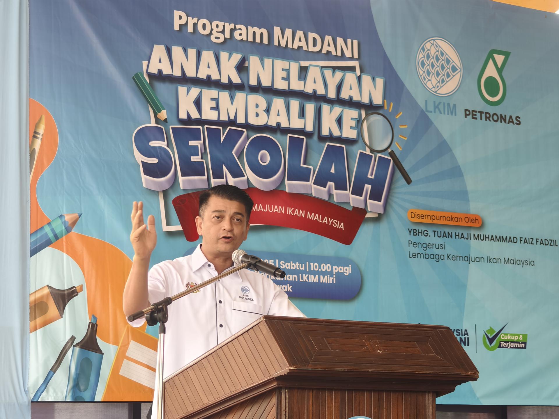 马来西亚渔业发展局（LKIM）主席穆罕默德法依兹法兹指出，LKIM 始终关注渔民的社会经济发展，而孩子们是家庭未来的希望。
