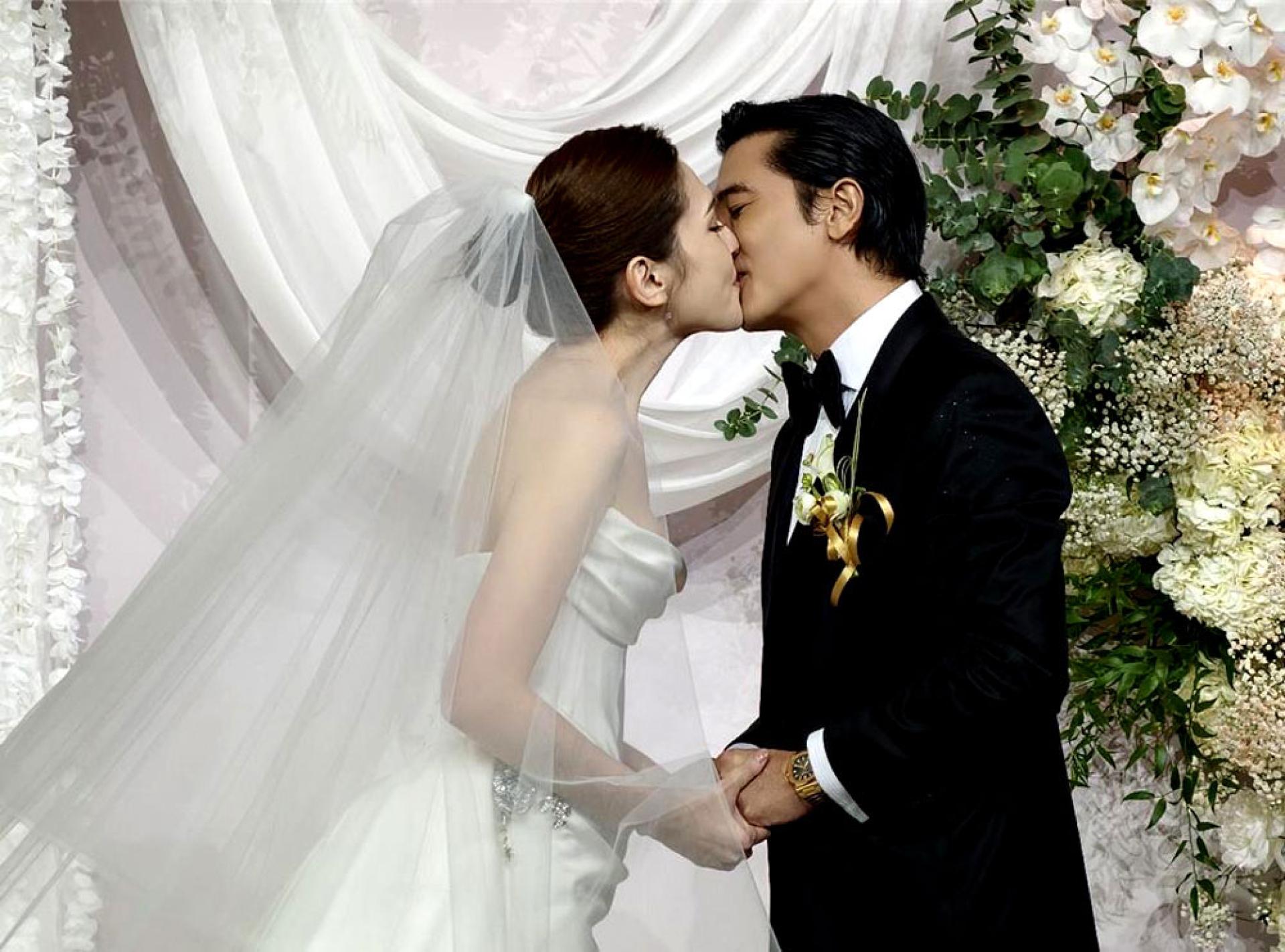 邱泽和许玮甯深情一吻，全场掌声。