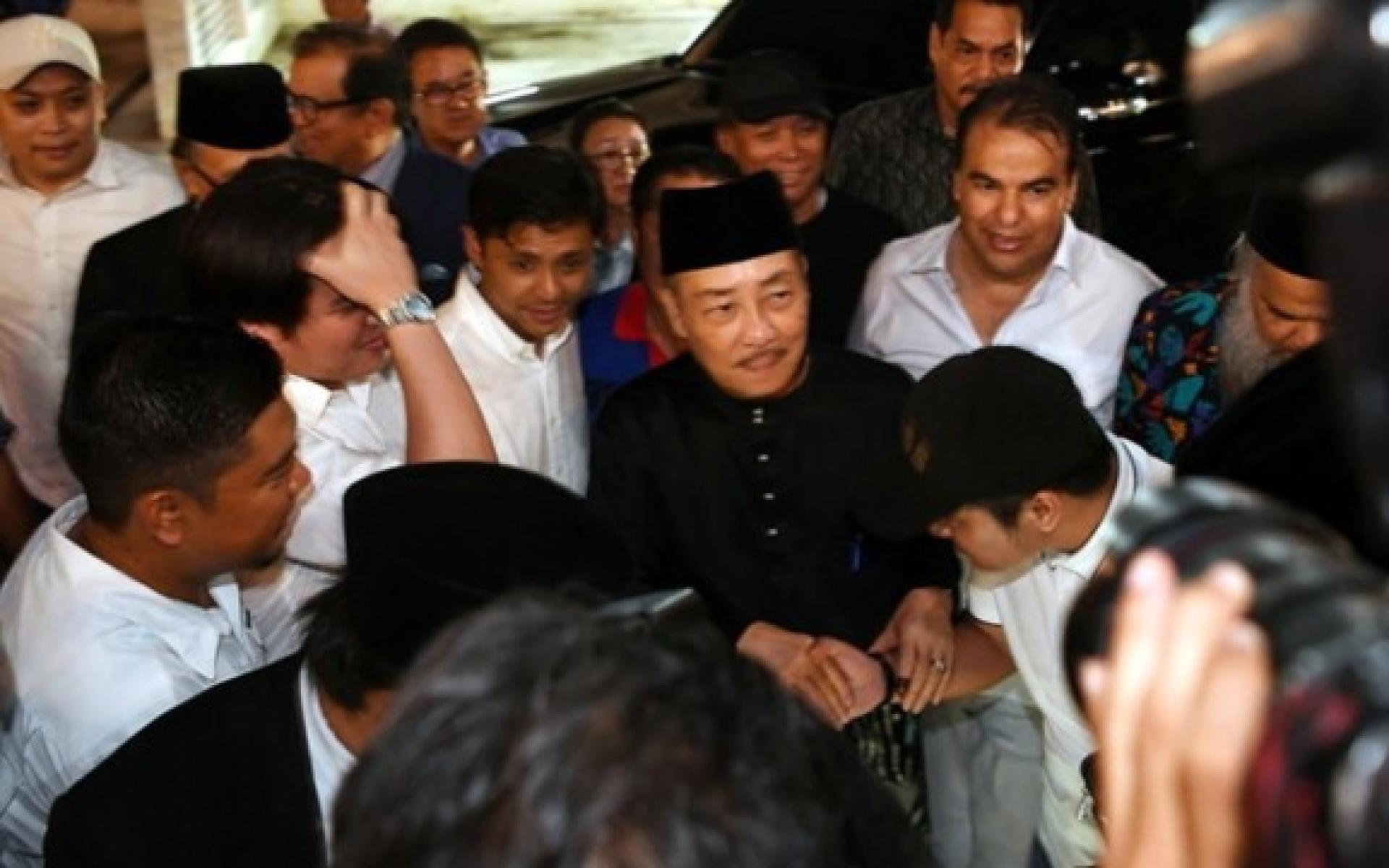 截至星期日（30日）凌晨12时40分，沙巴看守首长拿督斯里哈芝芝领军的沙巴人民联盟（GRS）及盟友希盟在第17届沙巴州选举共夺得30席，成为最多议席的联盟。