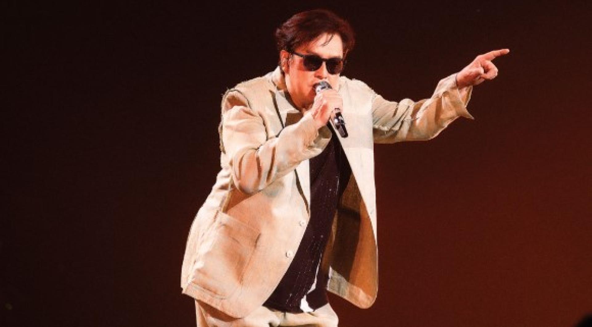 谭咏麟虽然已75岁，但看他在台上依旧是火力全开，唱、跳、聊完全不影响状态，稳定到像行走的CD。