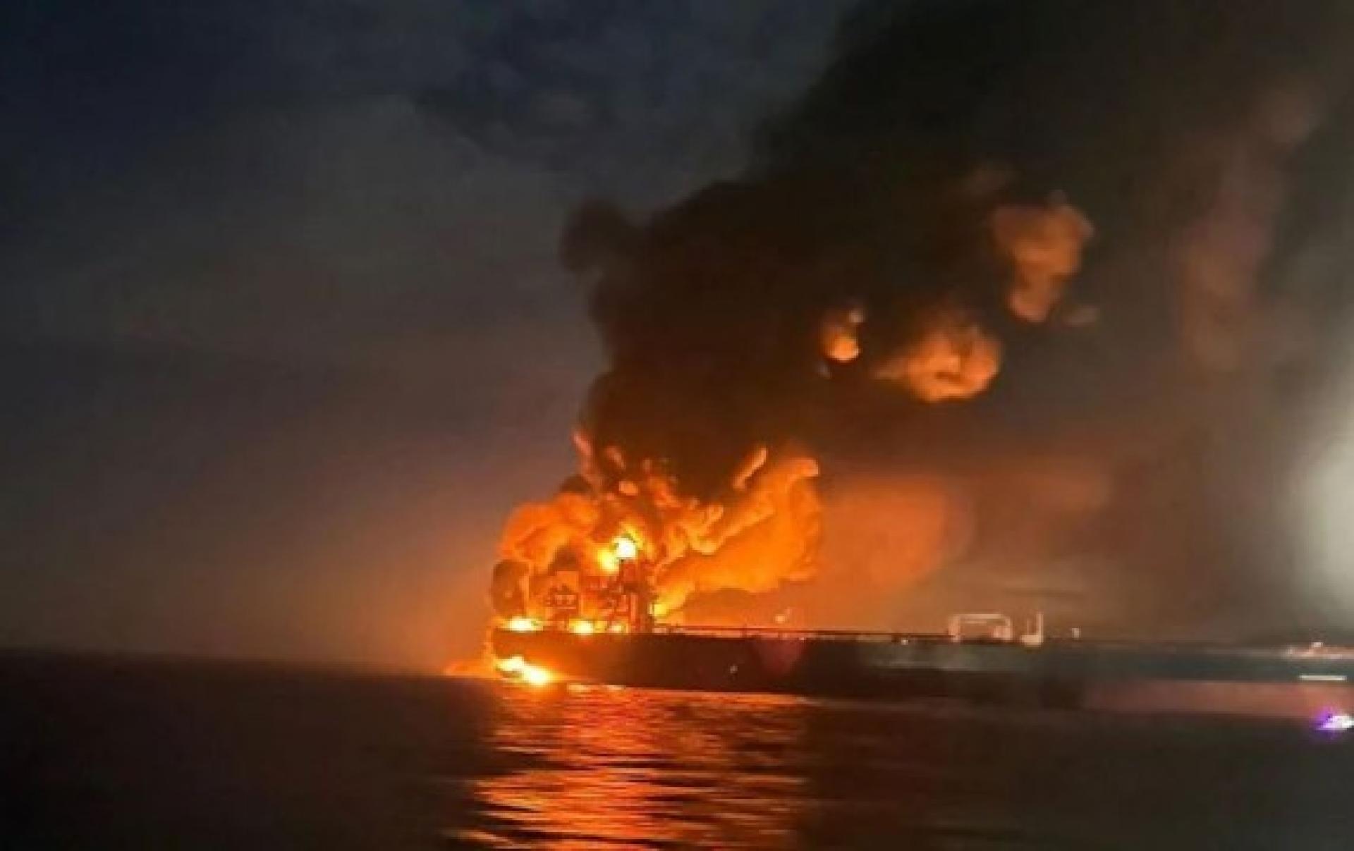 “维拉特”号油轮2次遭袭。