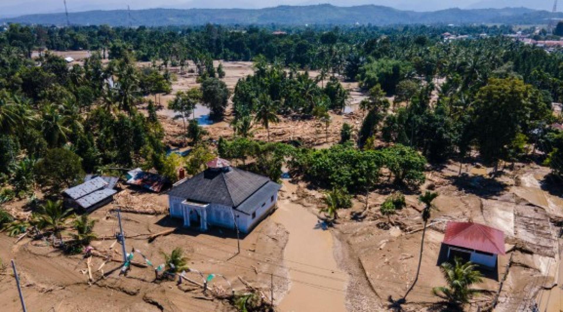 苏门答腊岛三省的洪灾和山体滑坡已造成442人遇难。