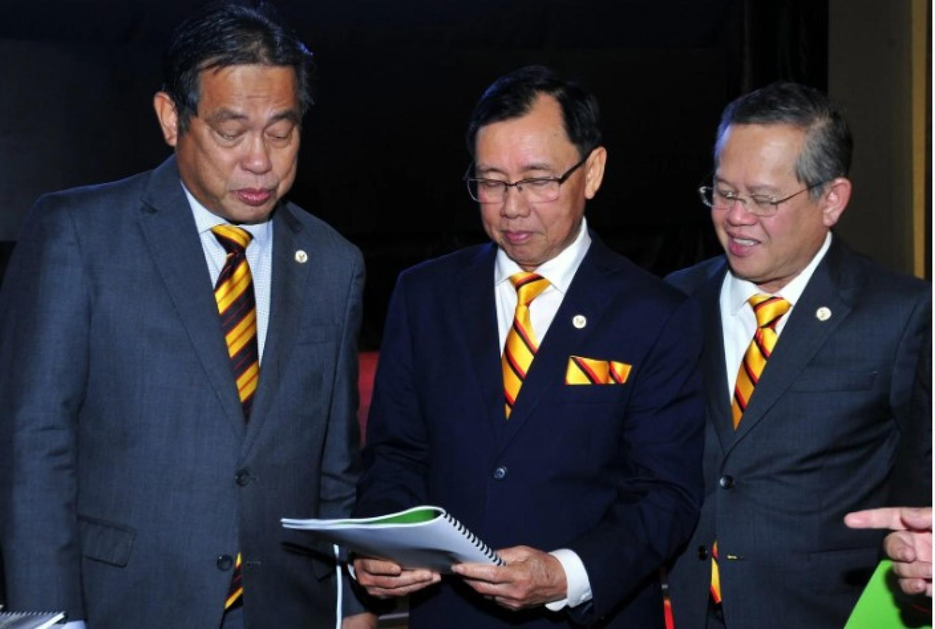 拿督斯里史蒂芬伦迪今日在砂拉越州议会会议上为其部门进行总结发言。