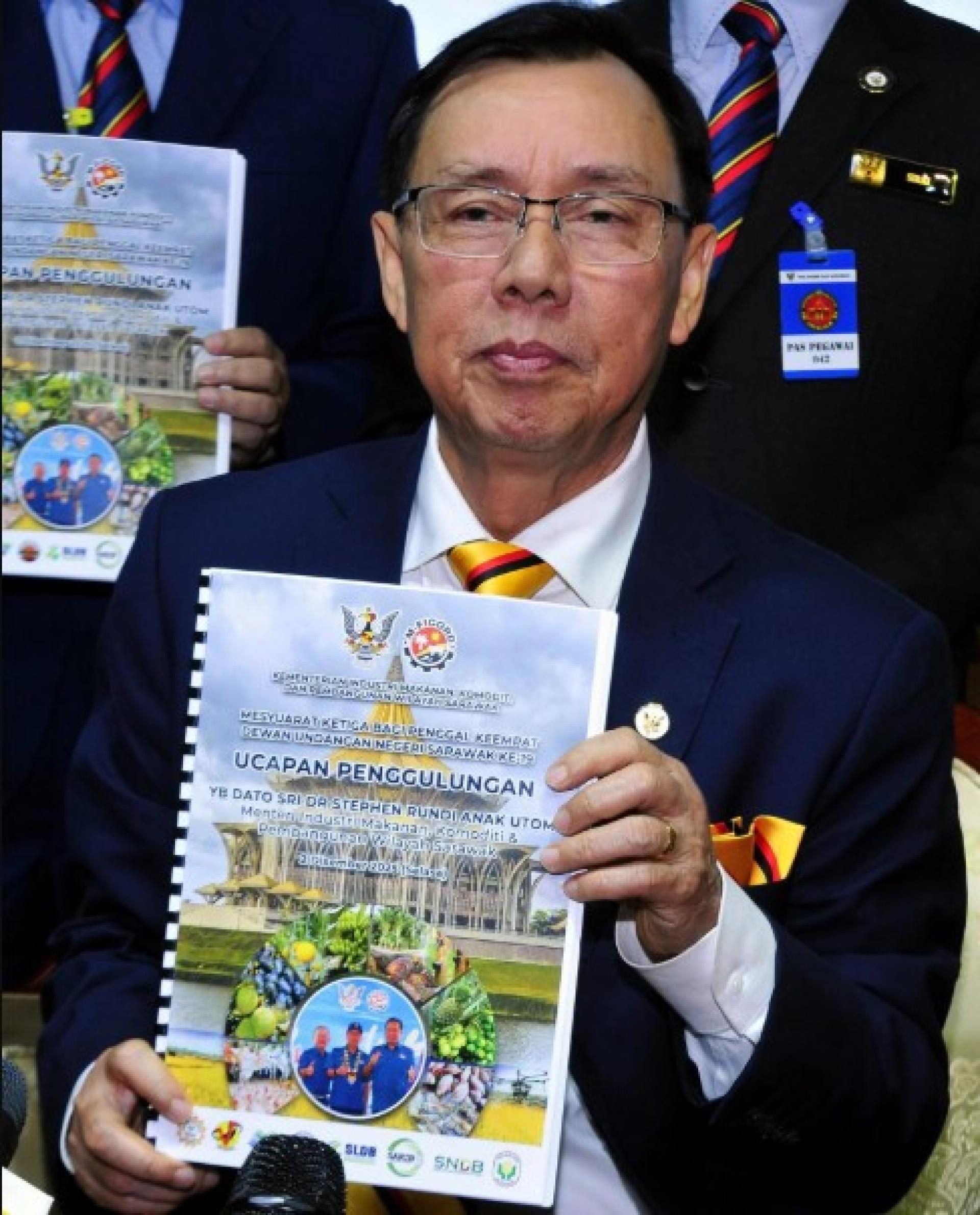 食品工业、商品及区域发展部长拿督斯里史蒂芬伦迪乌登。