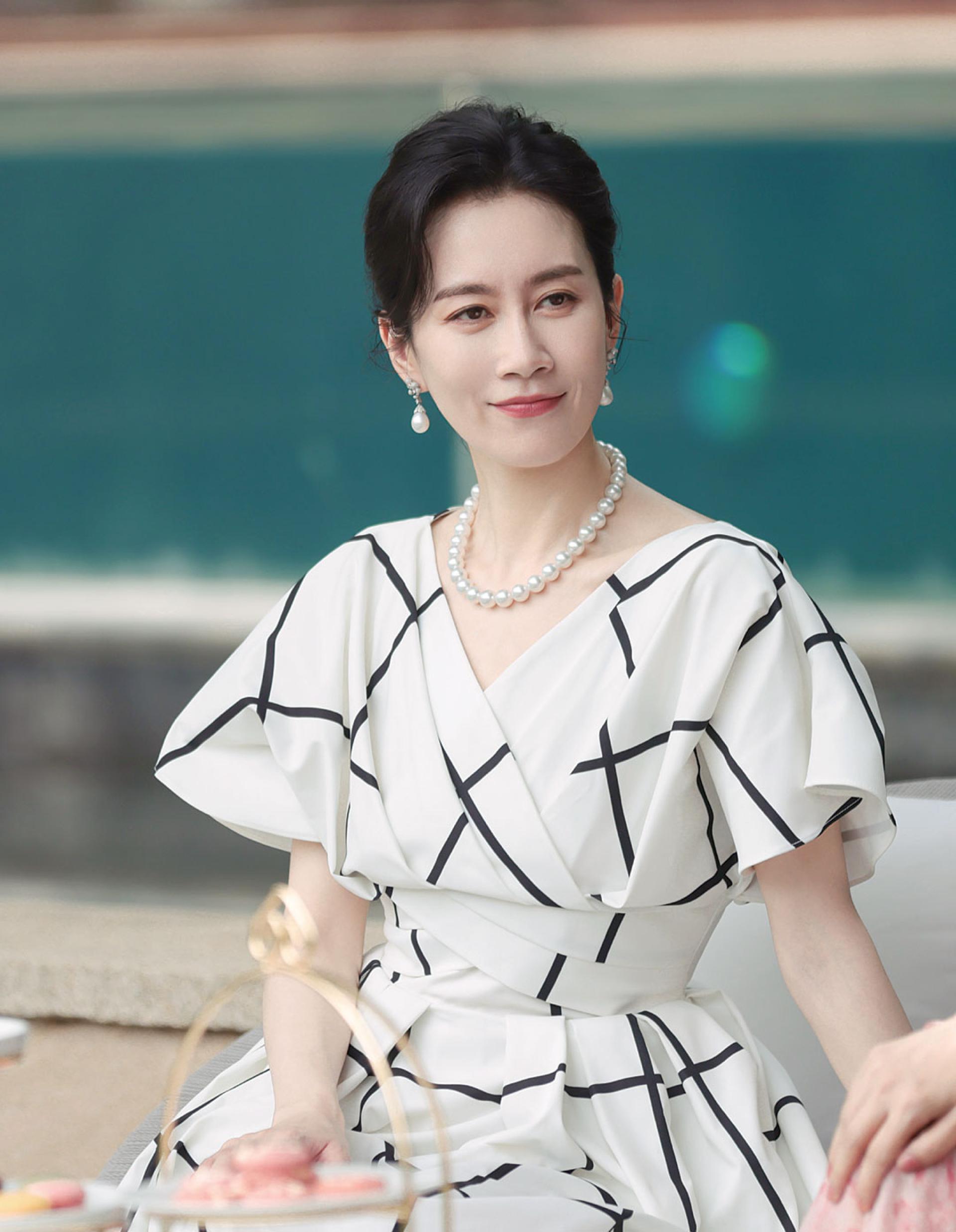 温峥嵘因演出《许我耀眼》人气水涨船高。