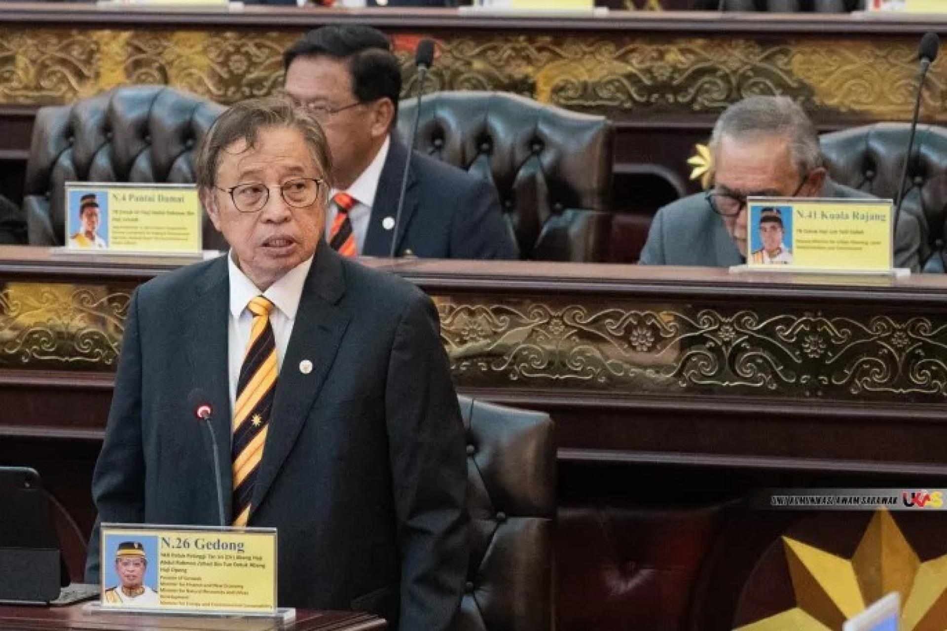 2025年12月3日，阿邦佐哈里在州议会进行部门总结发言。