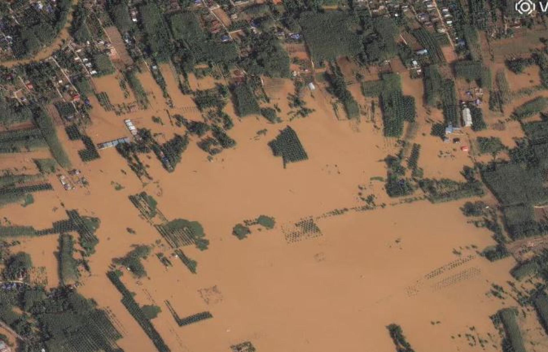 泰国南部宋卡府合艾市的农田被洪水淹没。