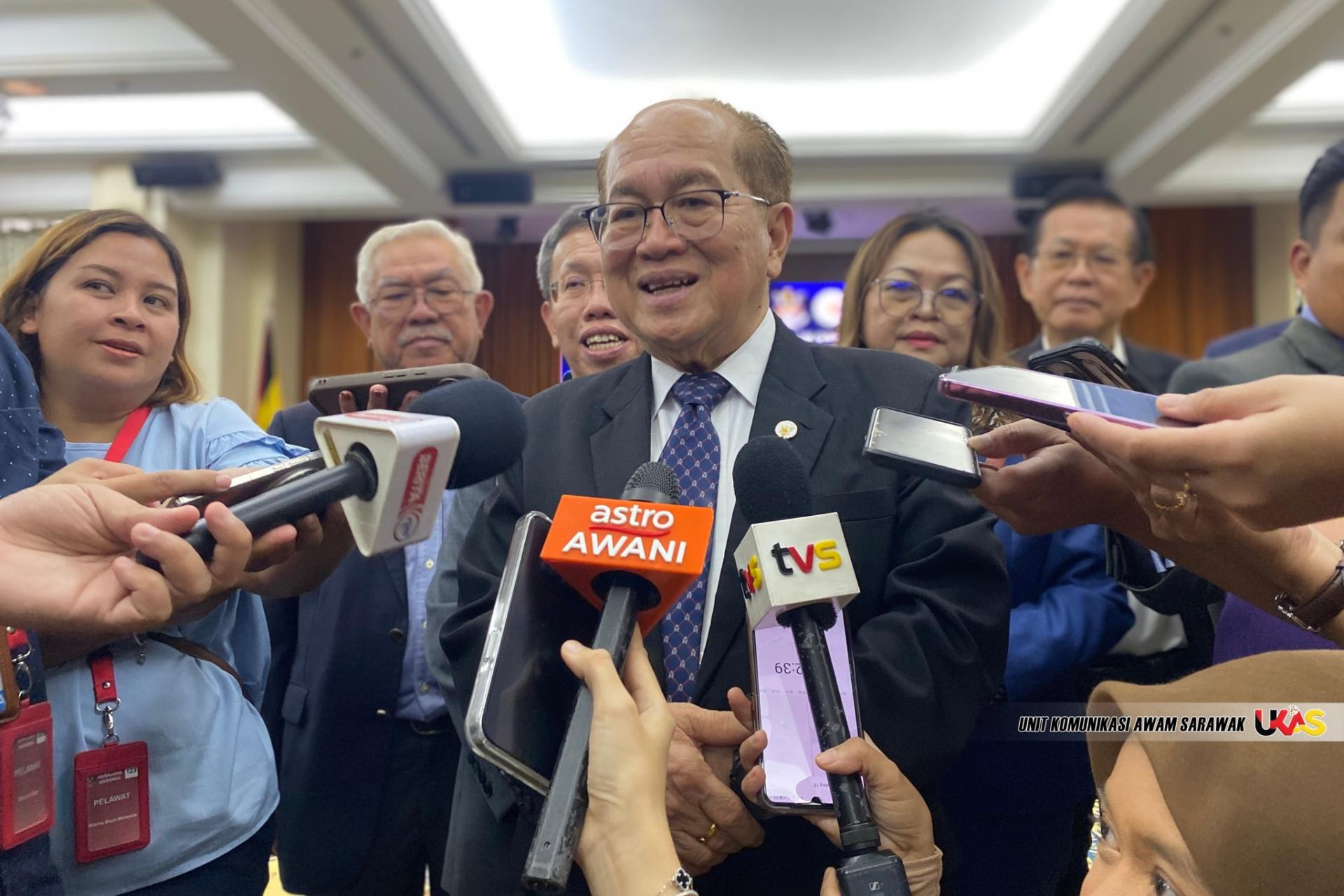 拿督阿玛道格拉斯受访一瞥。