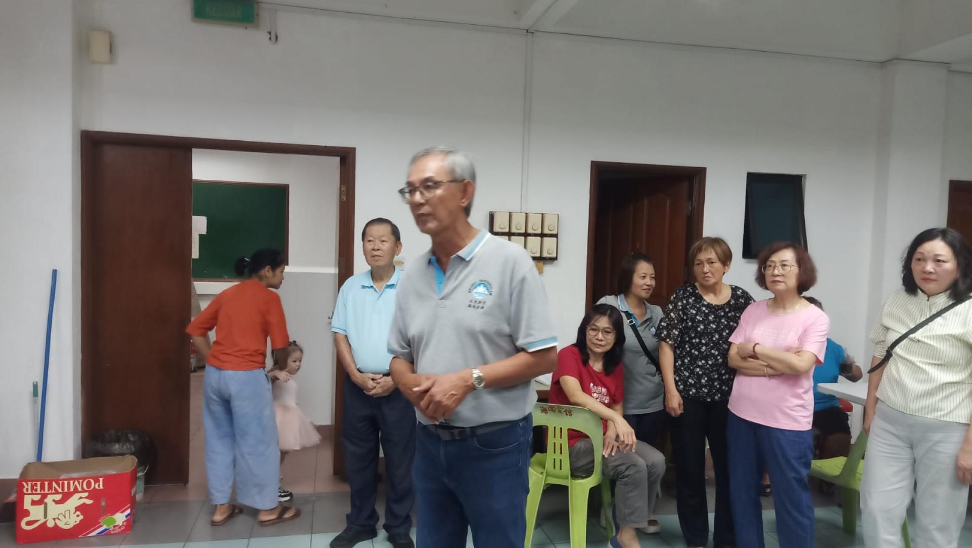 斯市海南会馆主席韩锦光在会上致词