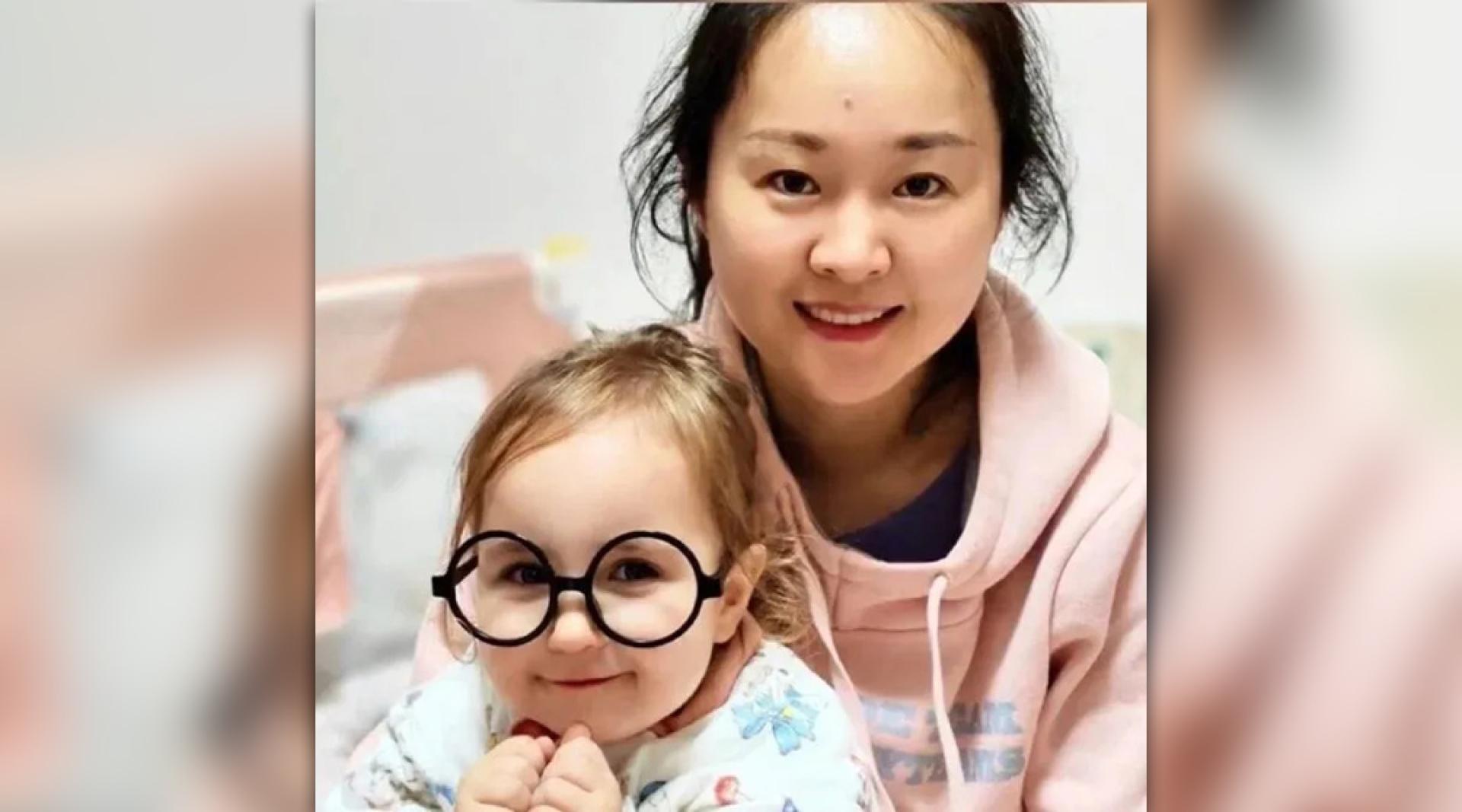 江苏夫妇生出金发碧眼女儿，一度让家属怀疑是否“抱错孩子”。