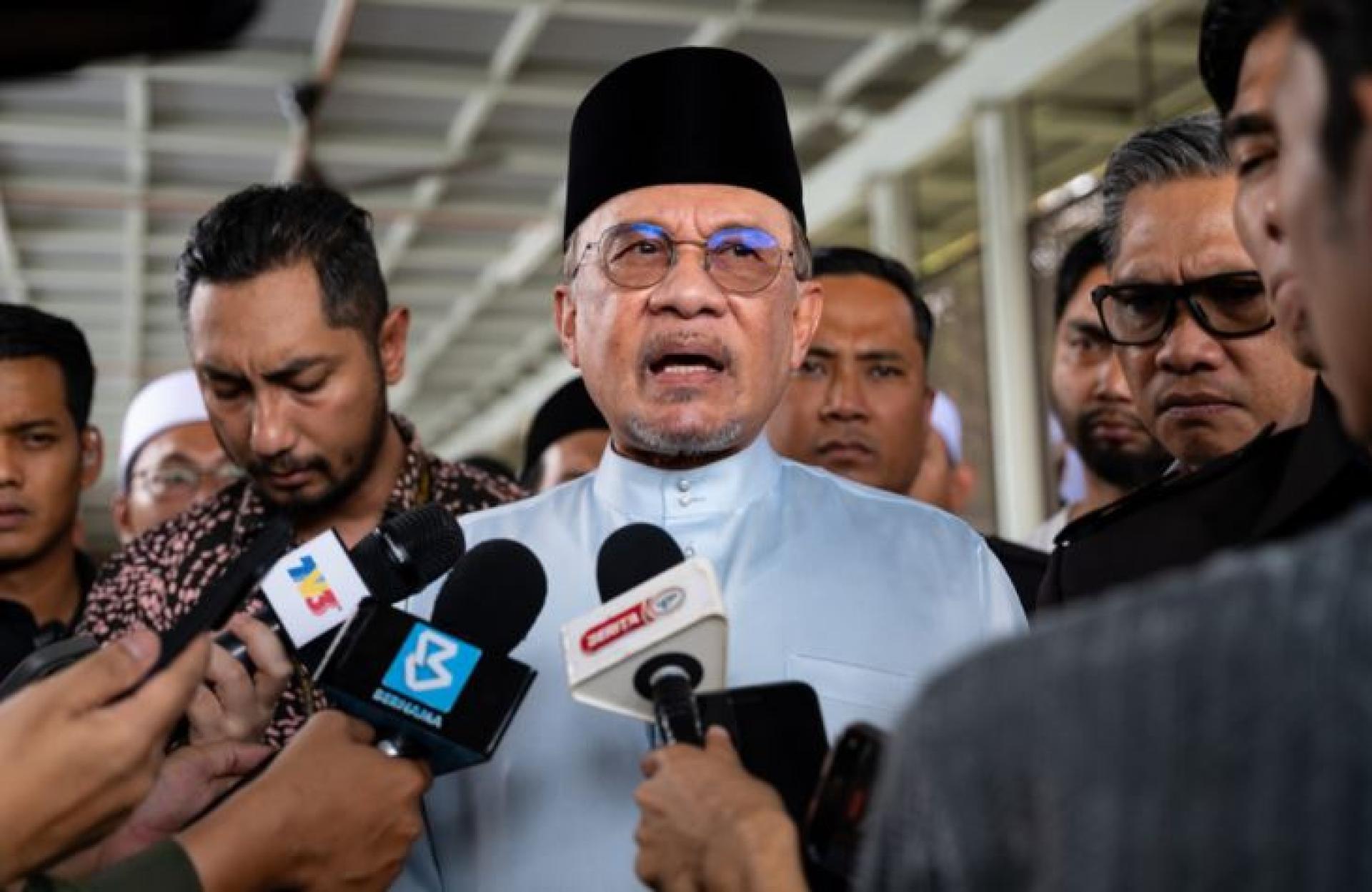 安华：政治批评不应追究。