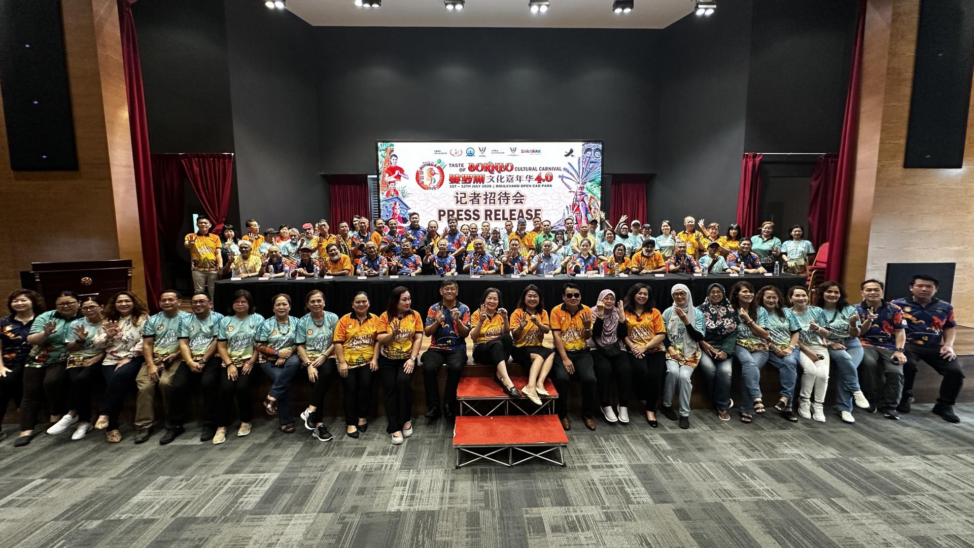 所有共同主办单位合影于新闻发布后。