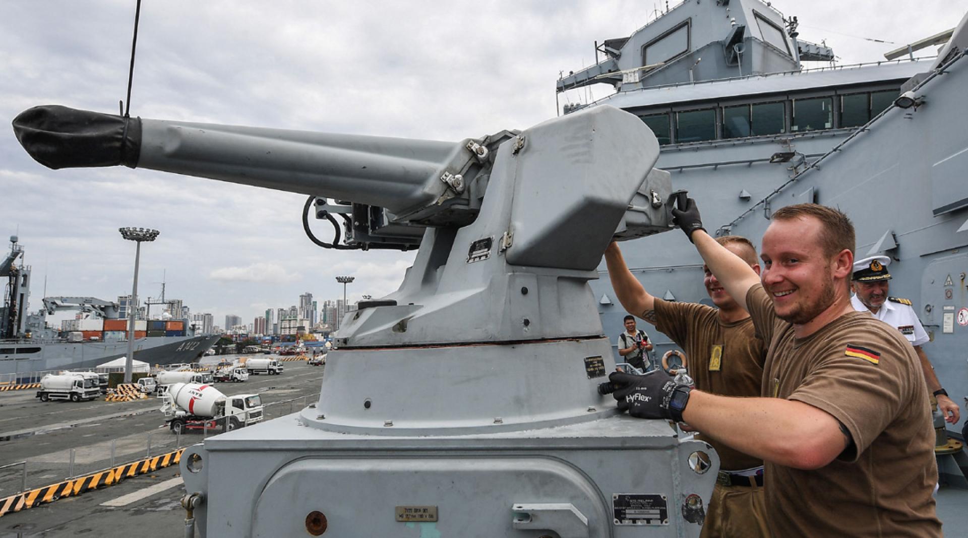 德国目前现役军人数量约为18.4万。图为德国护卫舰“巴登-符腾堡”号。