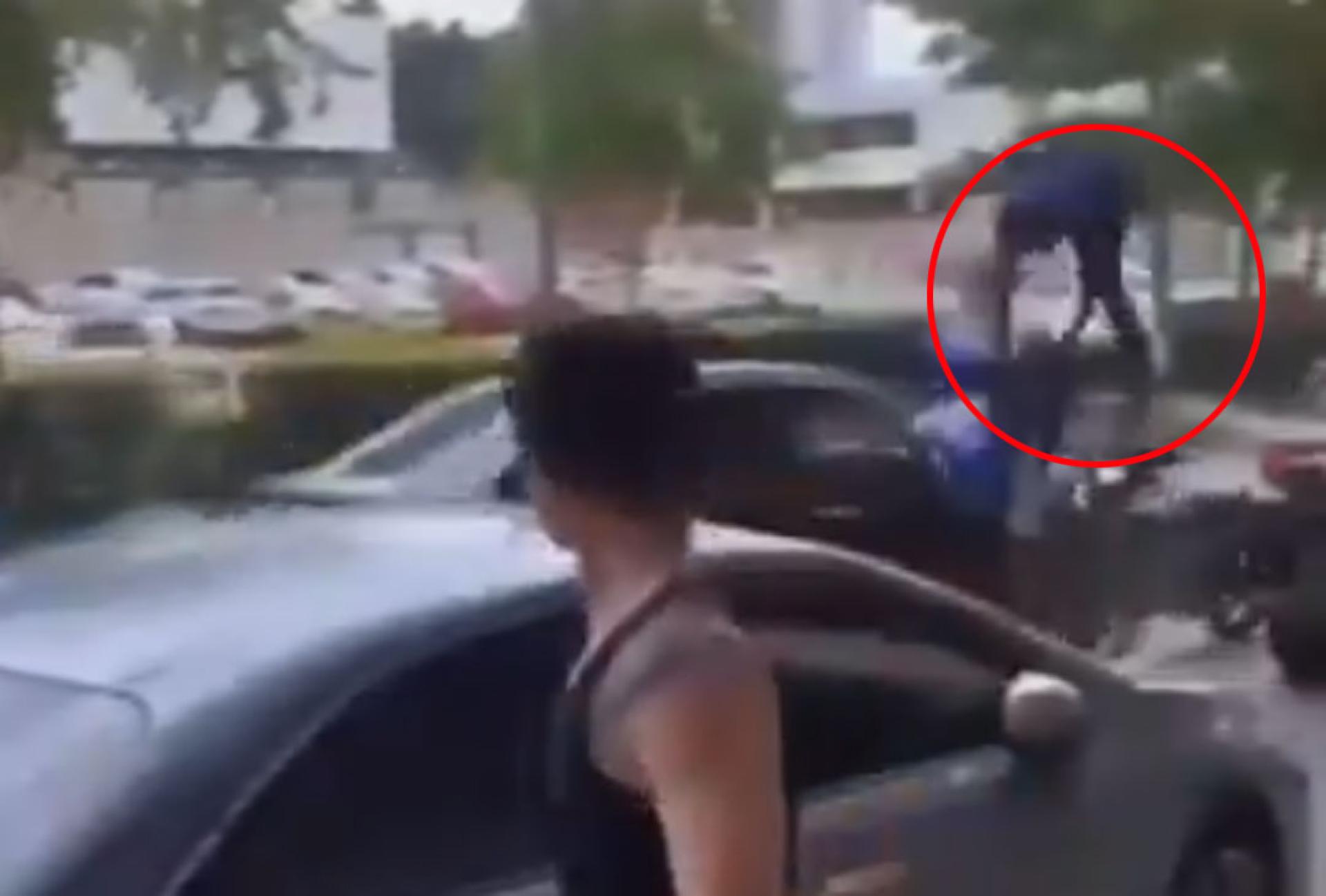 学生逆向行驶，惨遭撞飞。