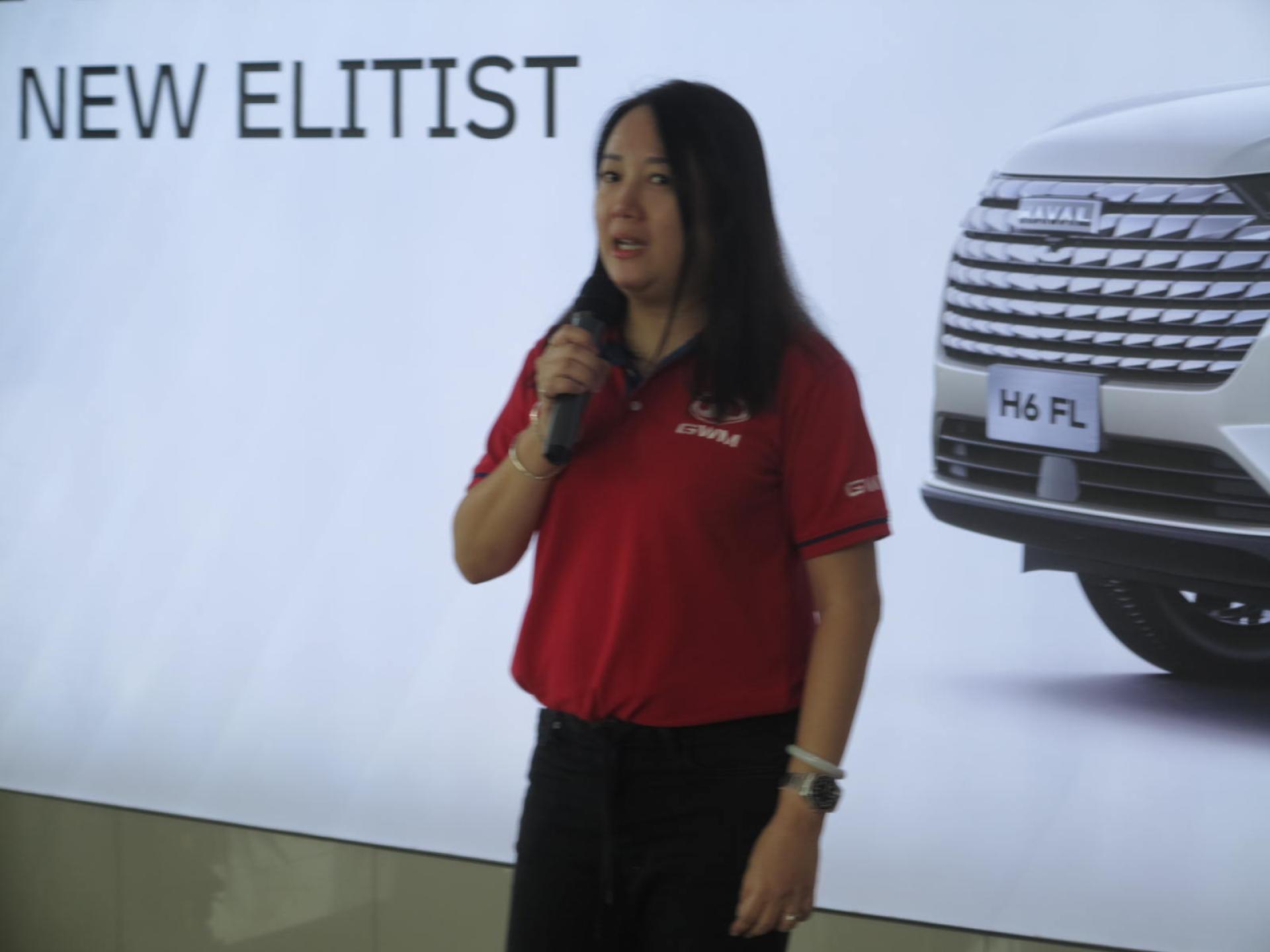 Berjaya营销主管陈绮丽在会上致词